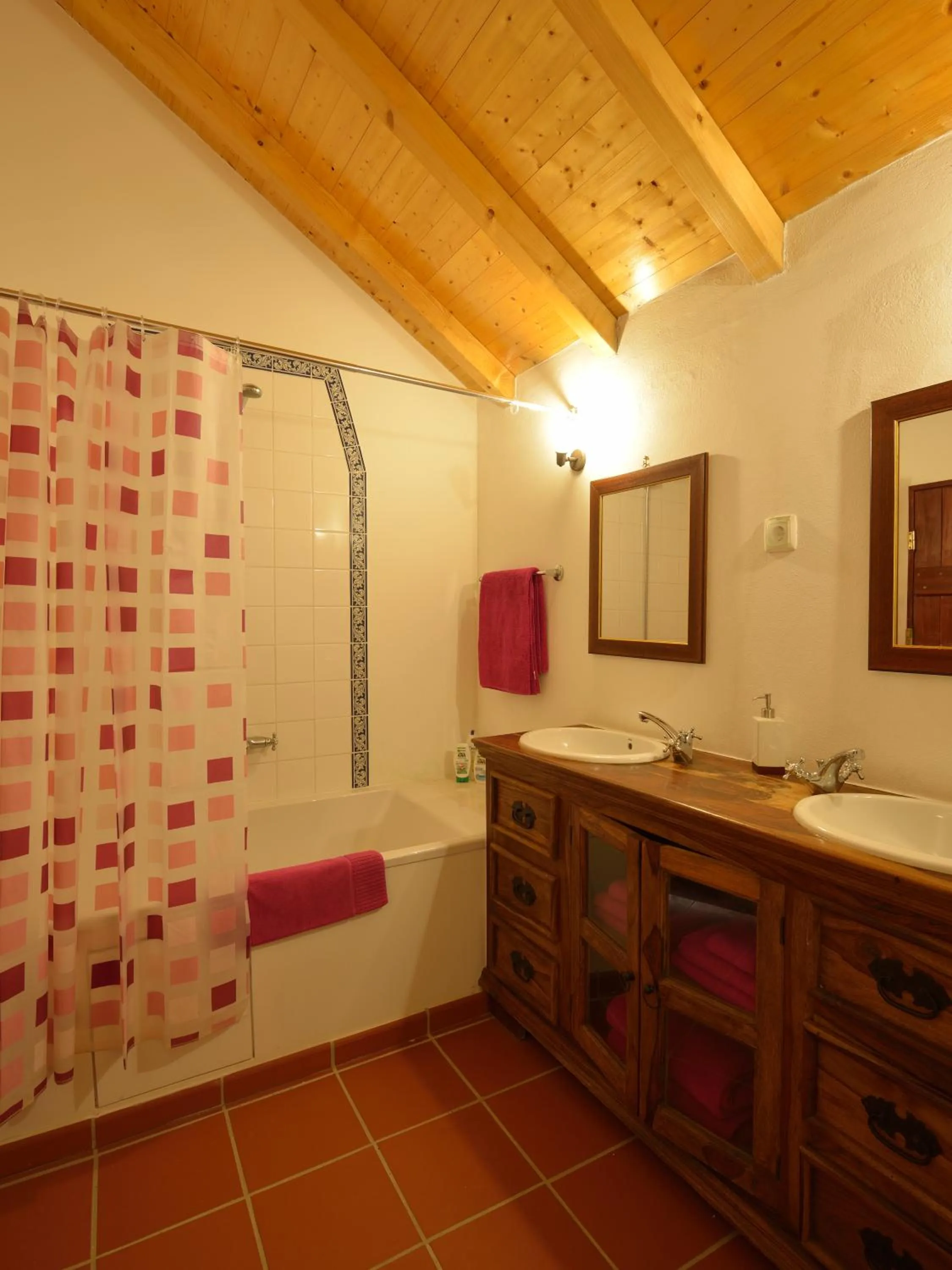 Decorative detail in Quinta Do Scoto