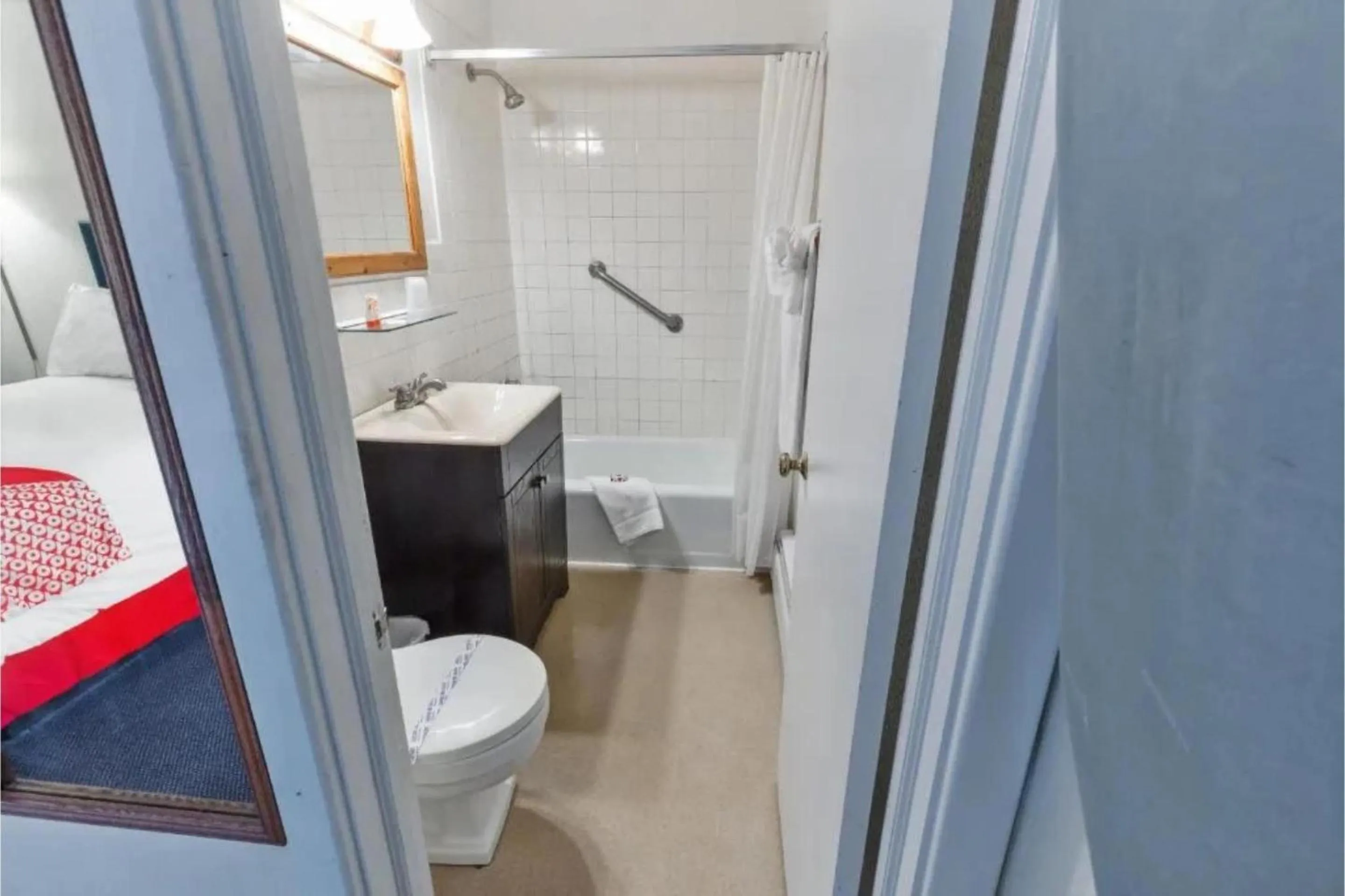 Bathroom in Buena Vista Inn Motel