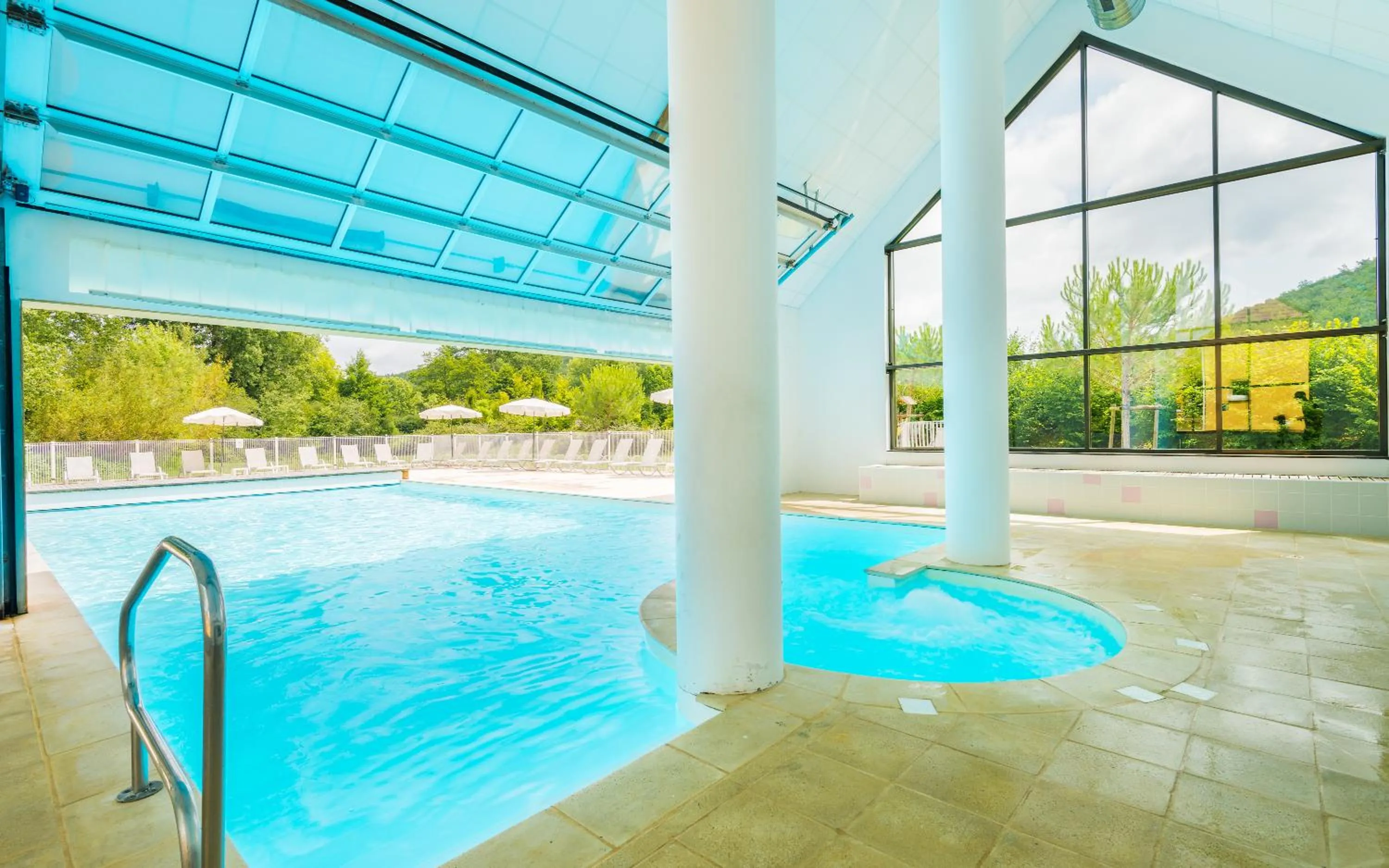 Swimming pool in Lagrange Vacances Les Bastides de Lascaux