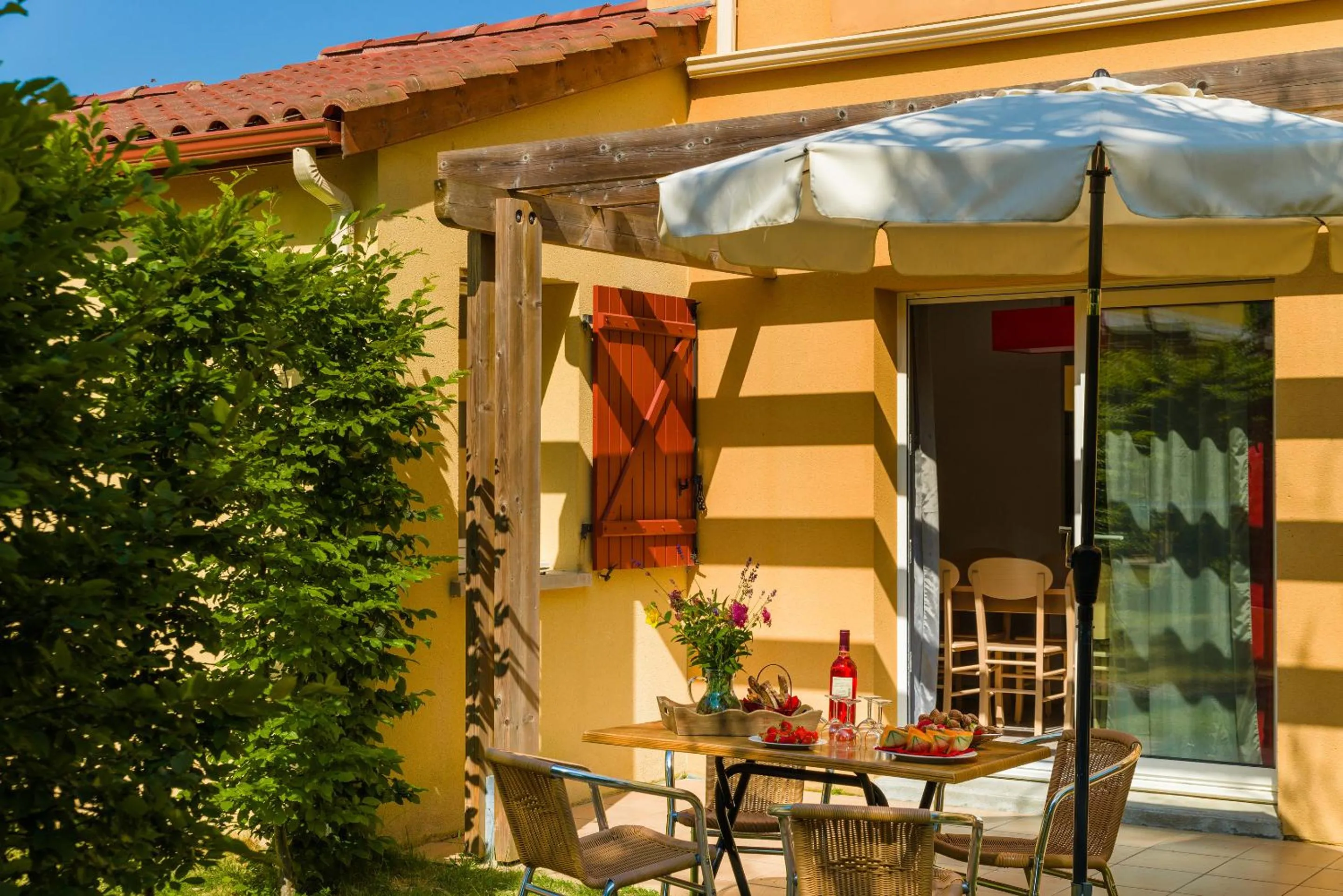 Patio in Lagrange Vacances Les Bastides de Lascaux