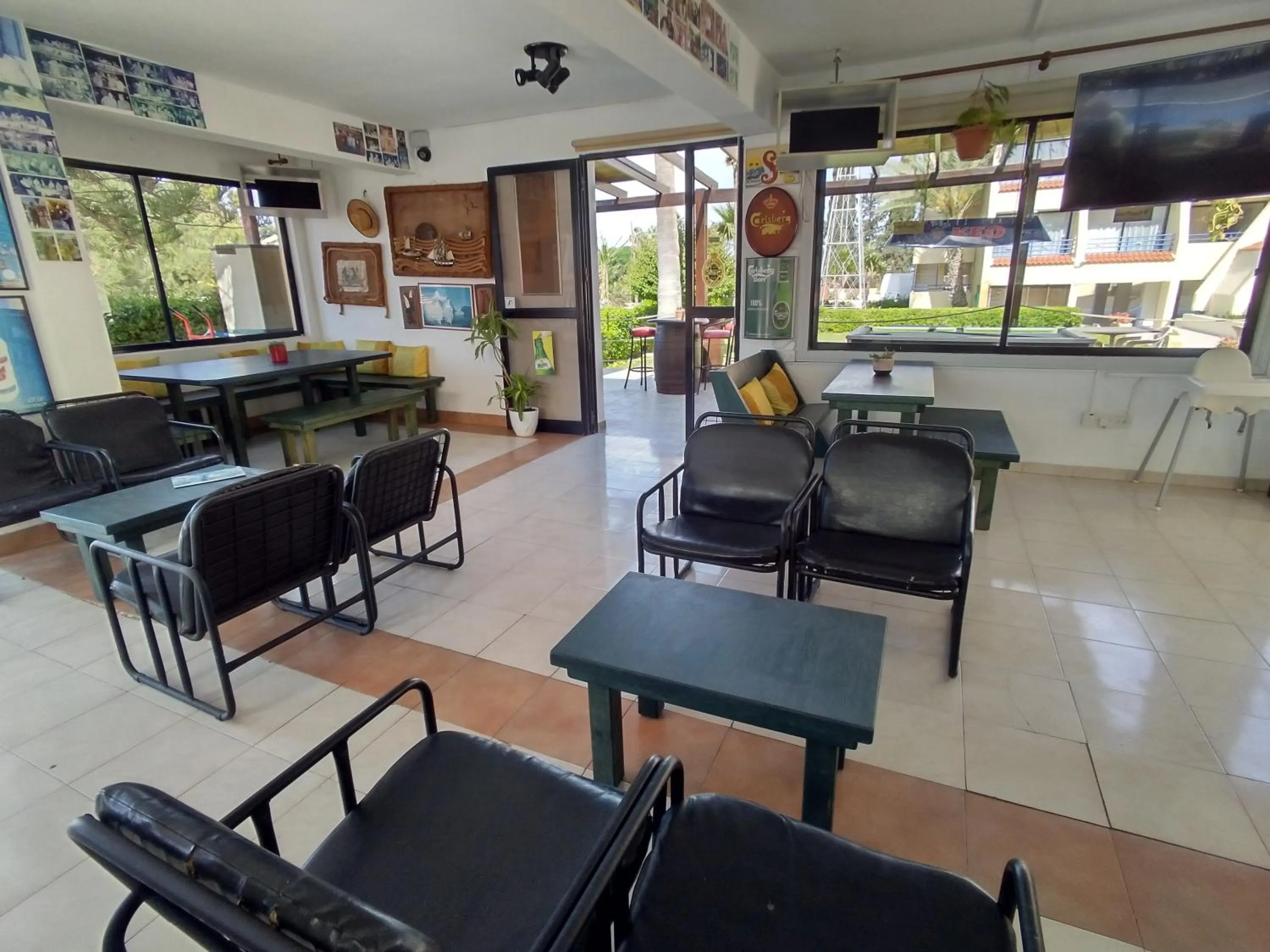 Restaurant/places to eat in Napa Prince Hotel Apts