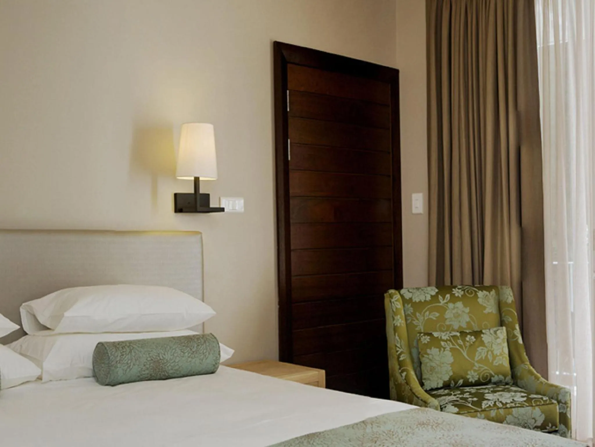 Bed in Chapmans Peak Beach Hotel