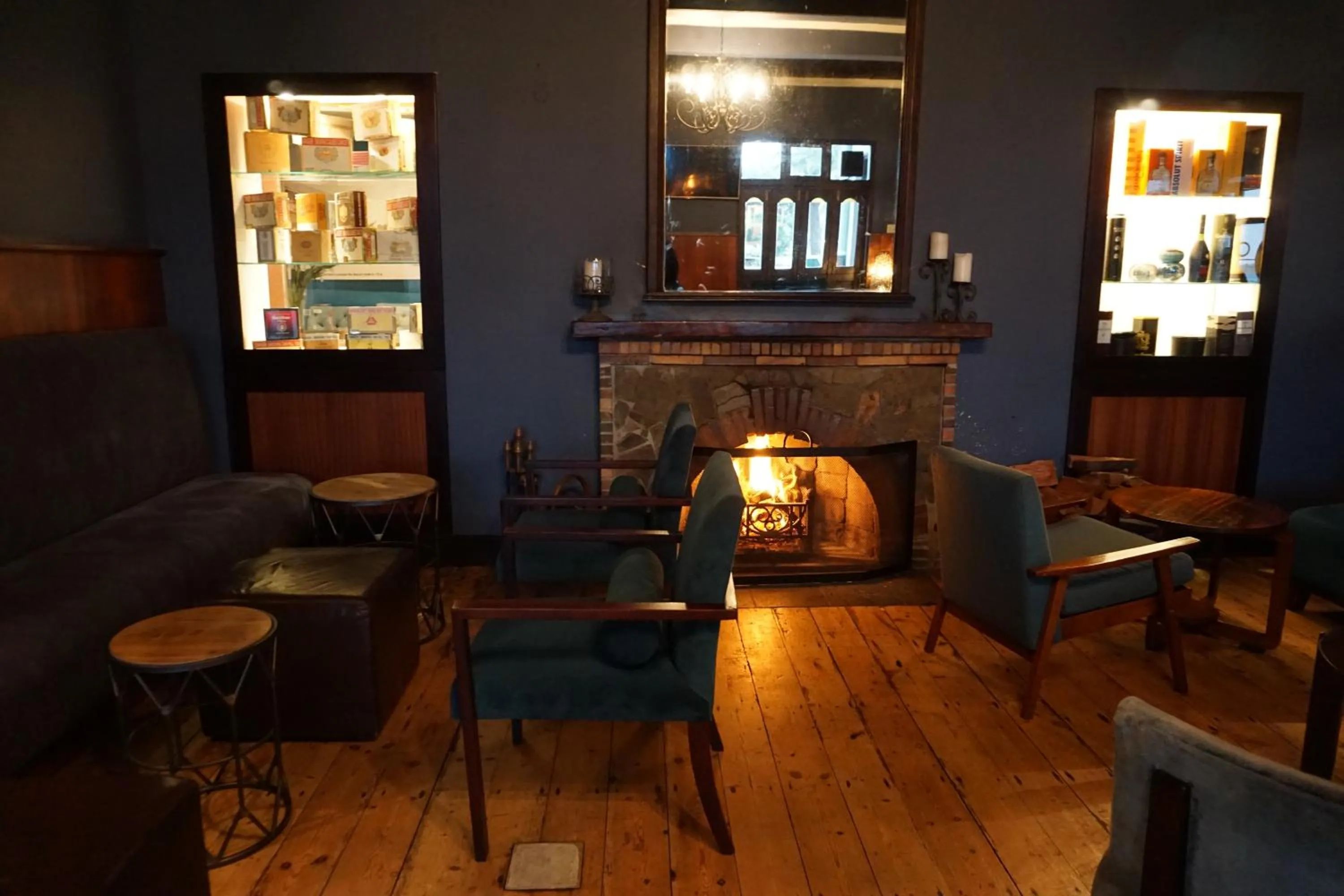 Lounge or bar in Chapmans Peak Beach Hotel