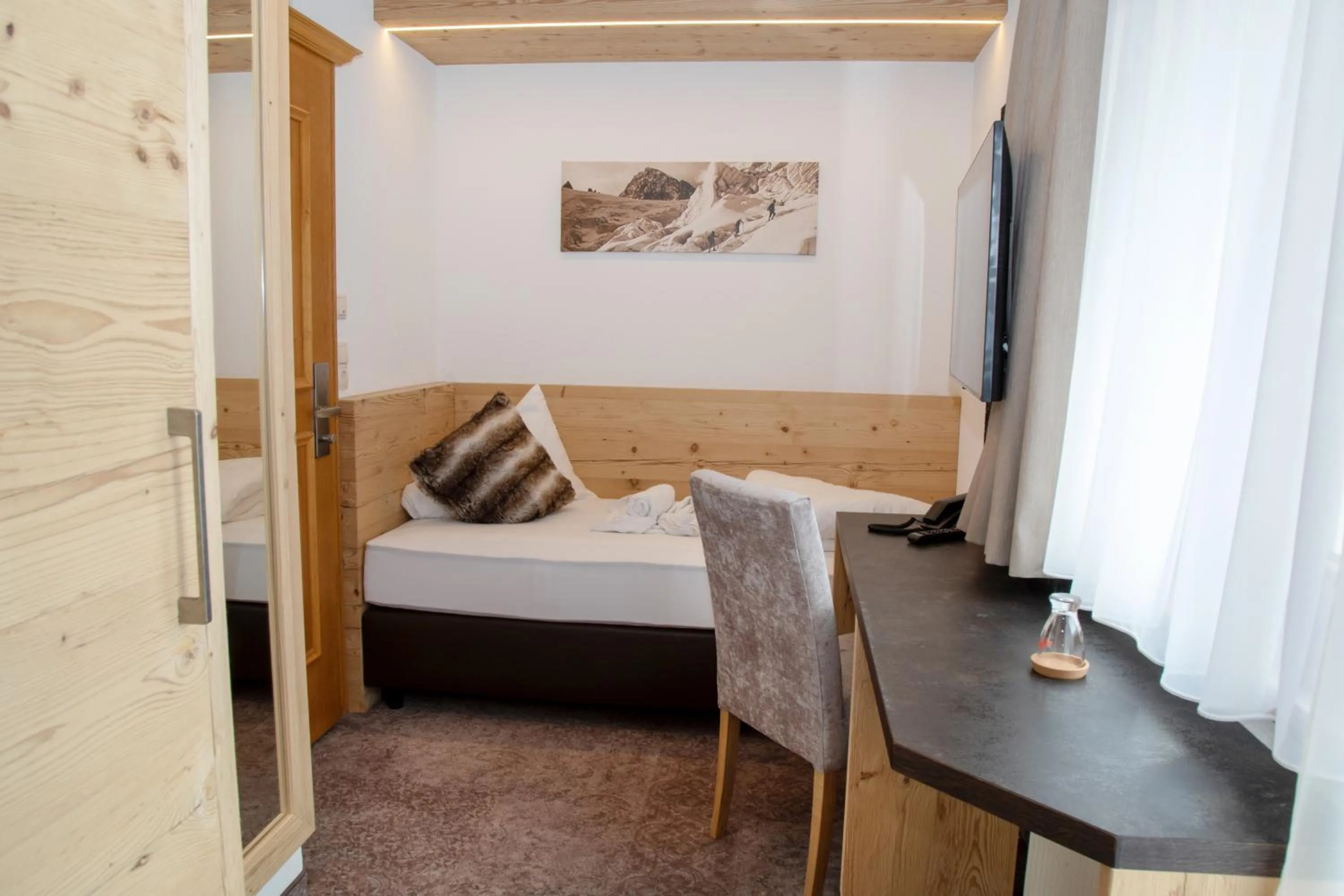 Photo of the whole room, Bed in Hotel Victoria