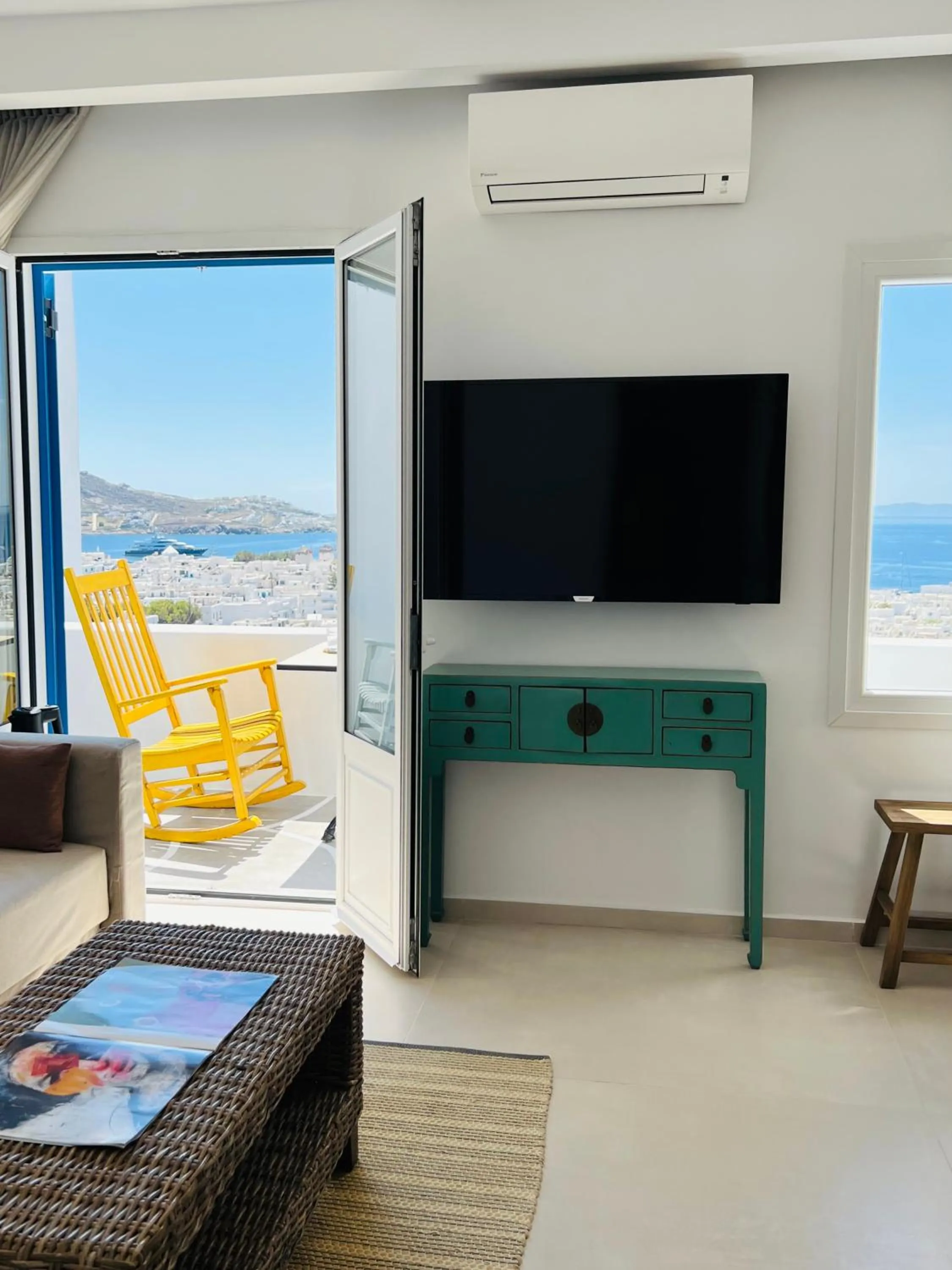 TV and multimedia in Portobello Boutique Hotel