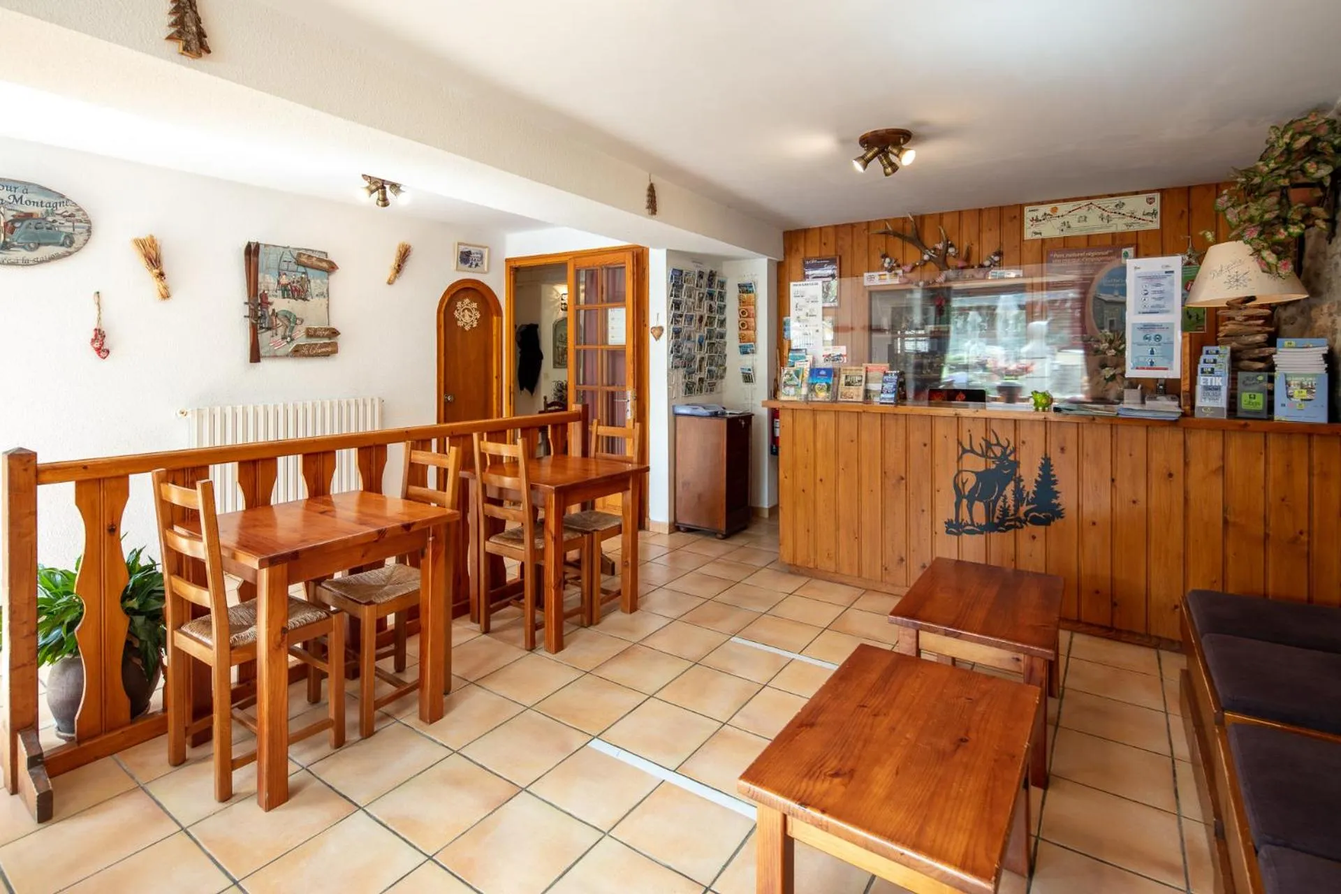 Lobby or reception in Hôtel Restaurant L'ancienne Auberge