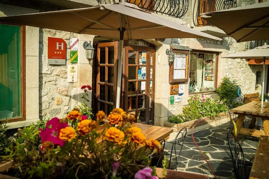 Facade/entrance in Hôtel Restaurant L'ancienne Auberge