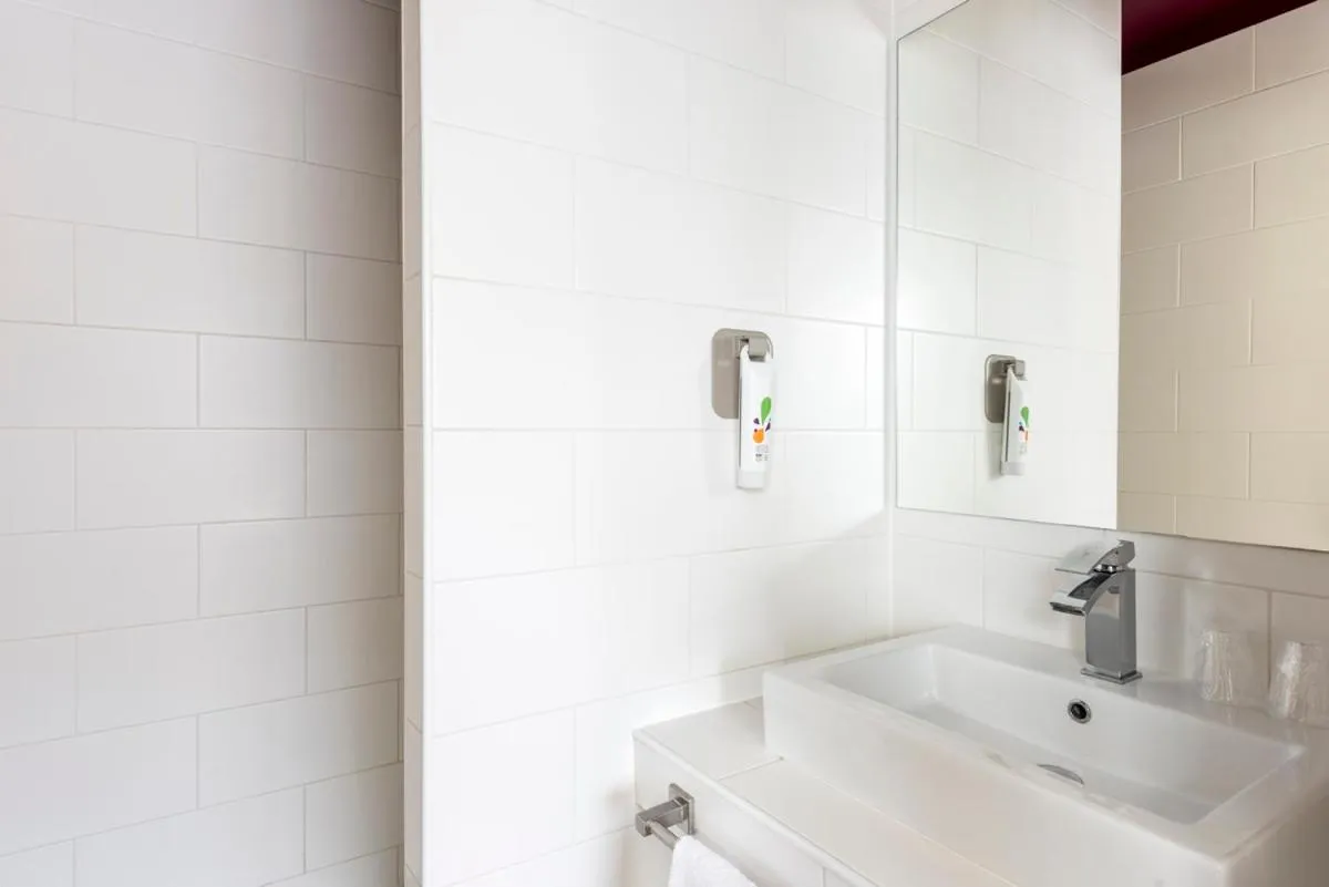 Bathroom in ibis Styles Saint Julien en Genevois Vitam