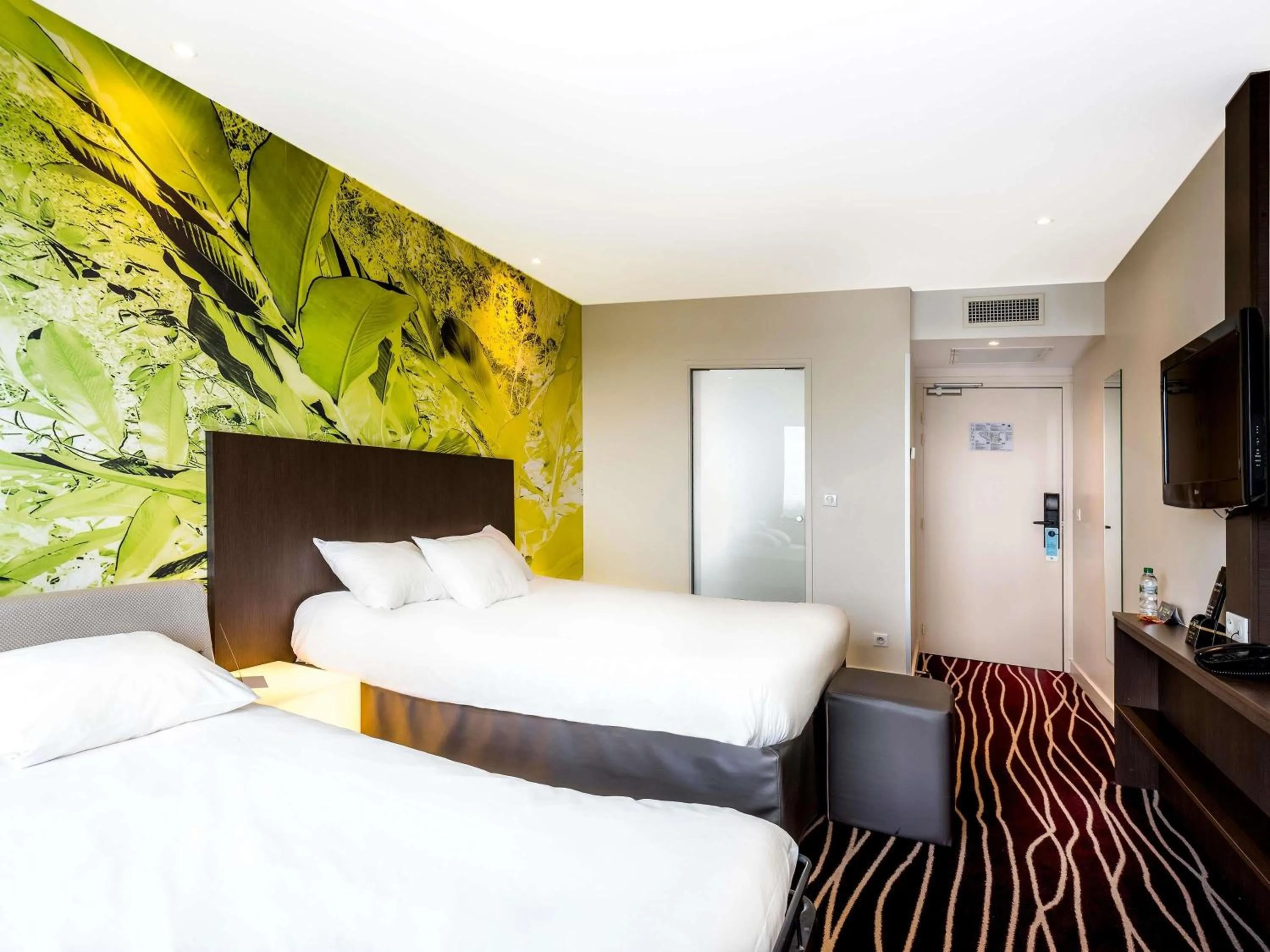 Bedroom, Bed in ibis Styles Saint Julien en Genevois Vitam