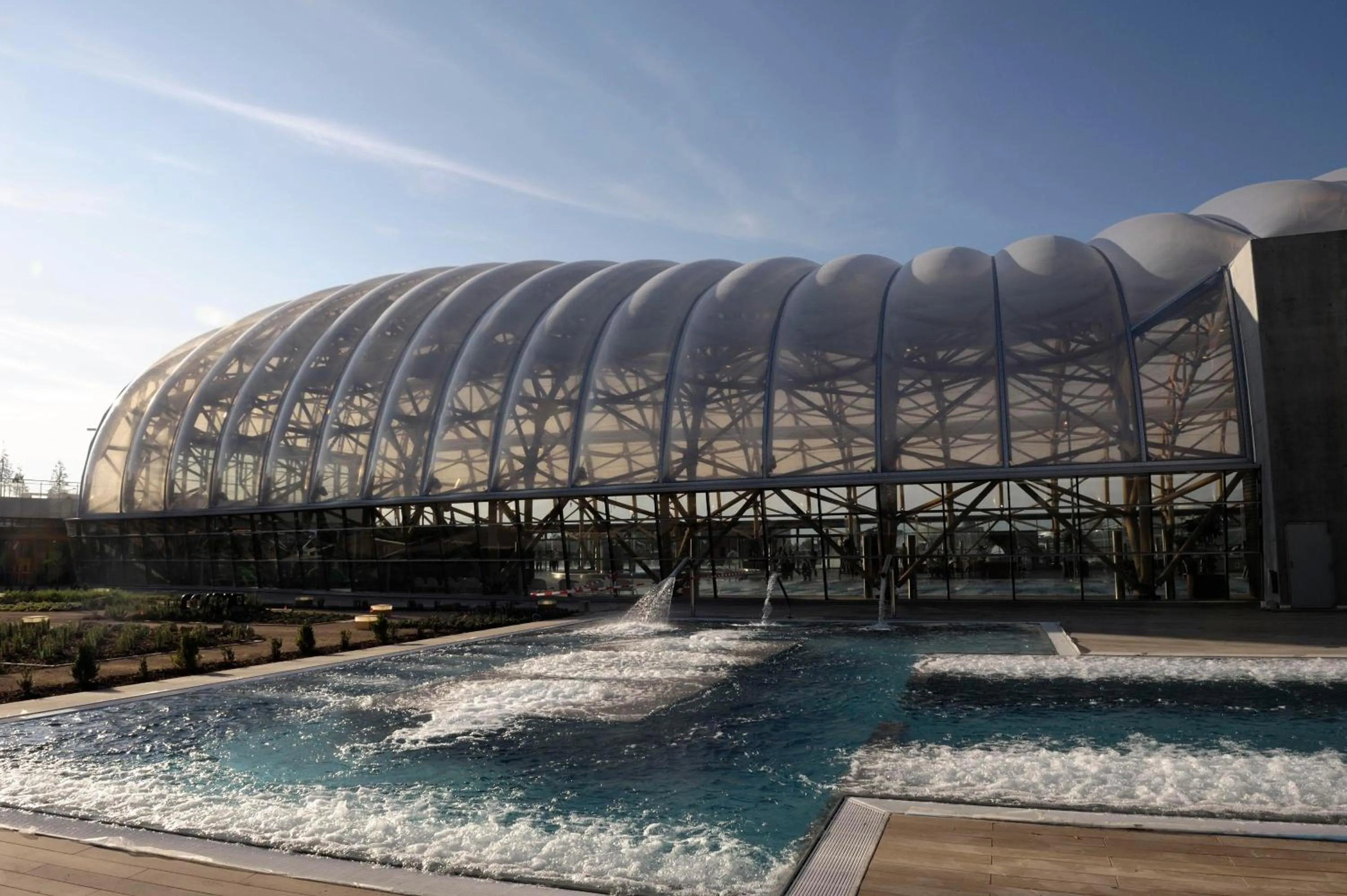 Swimming pool in ibis Styles Saint Julien en Genevois Vitam