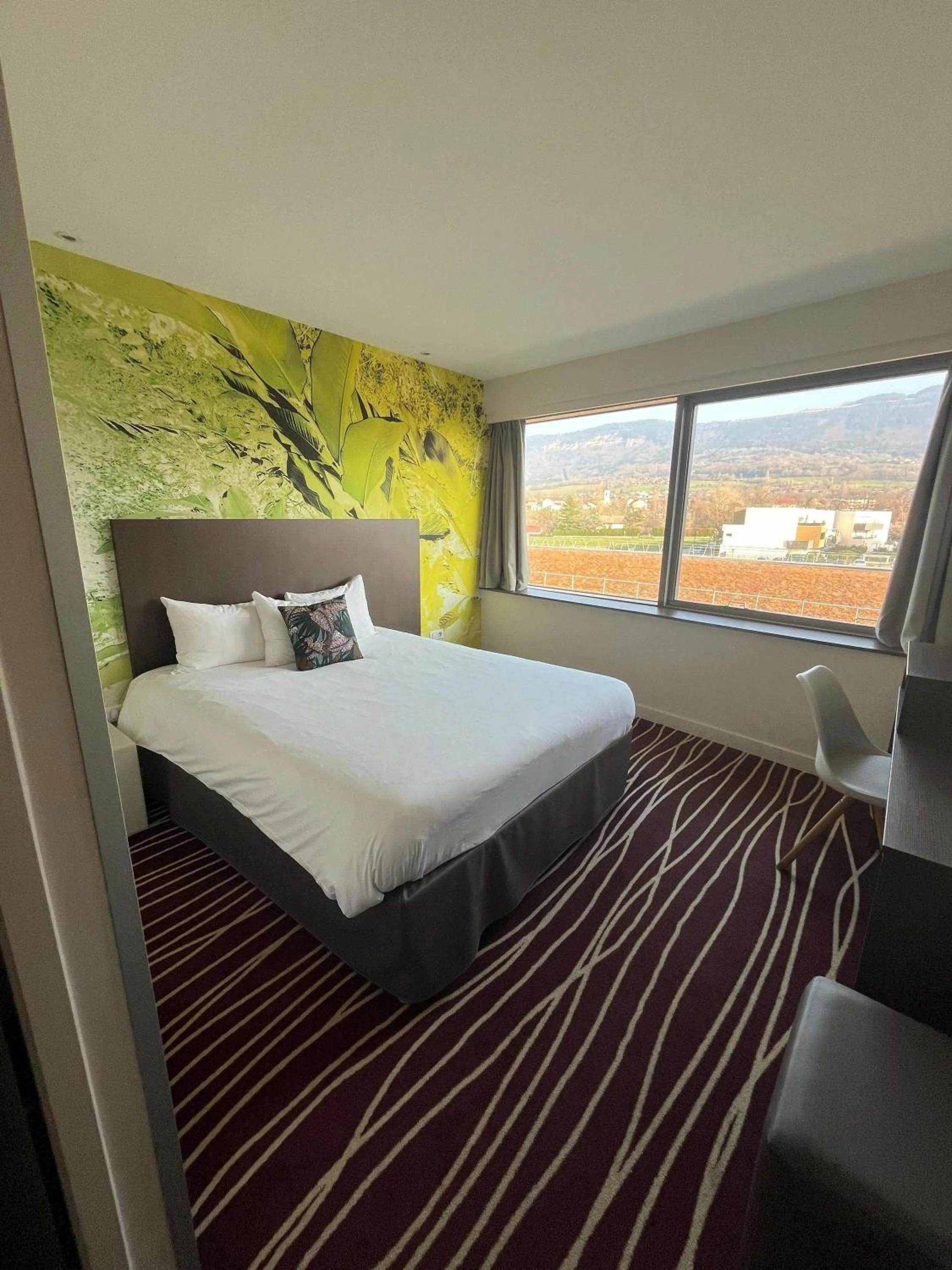 Bedroom, Bed in ibis Styles Saint Julien en Genevois Vitam