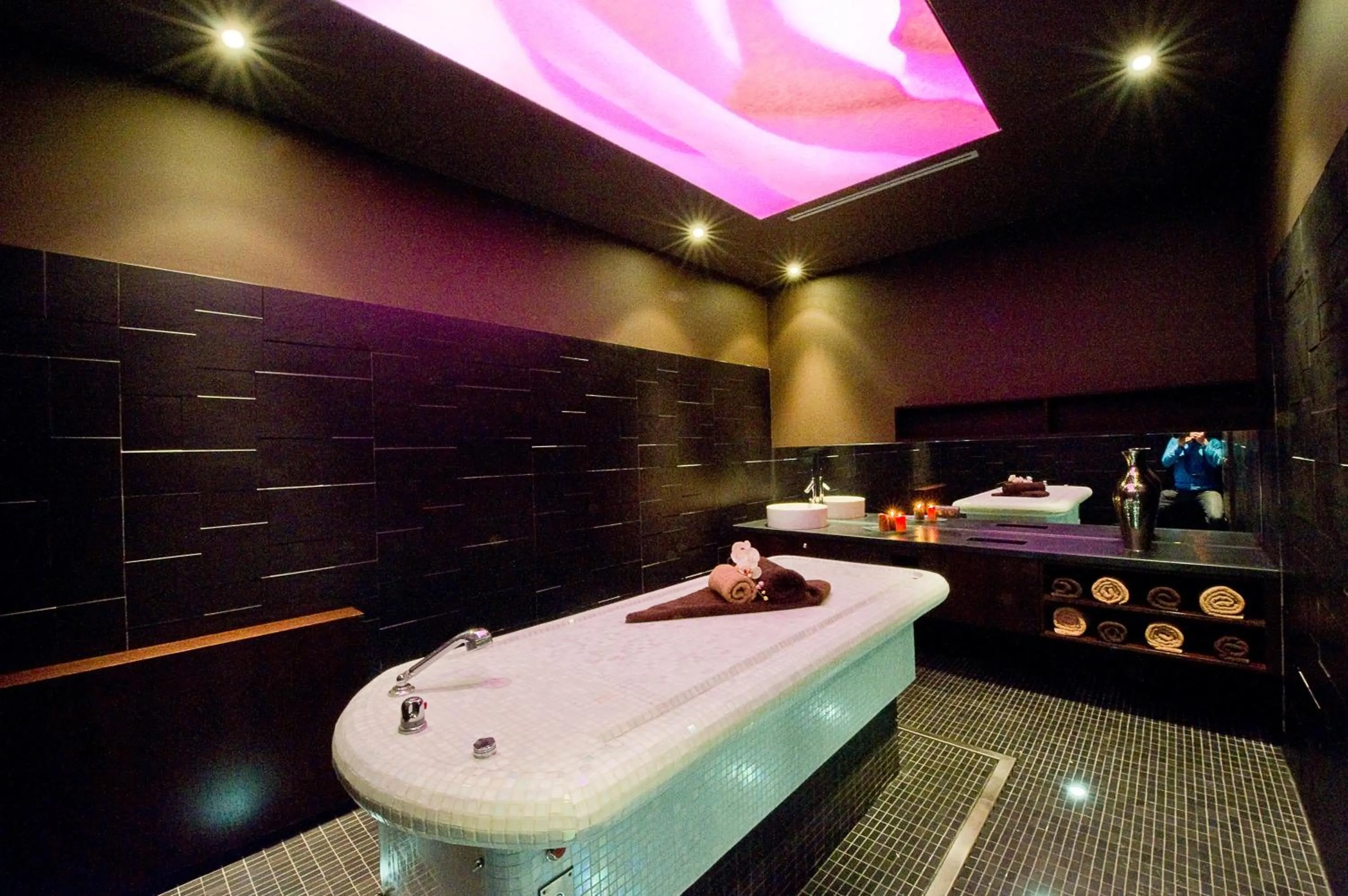 Spa and wellness centre/facilities in ibis Styles Saint Julien en Genevois Vitam