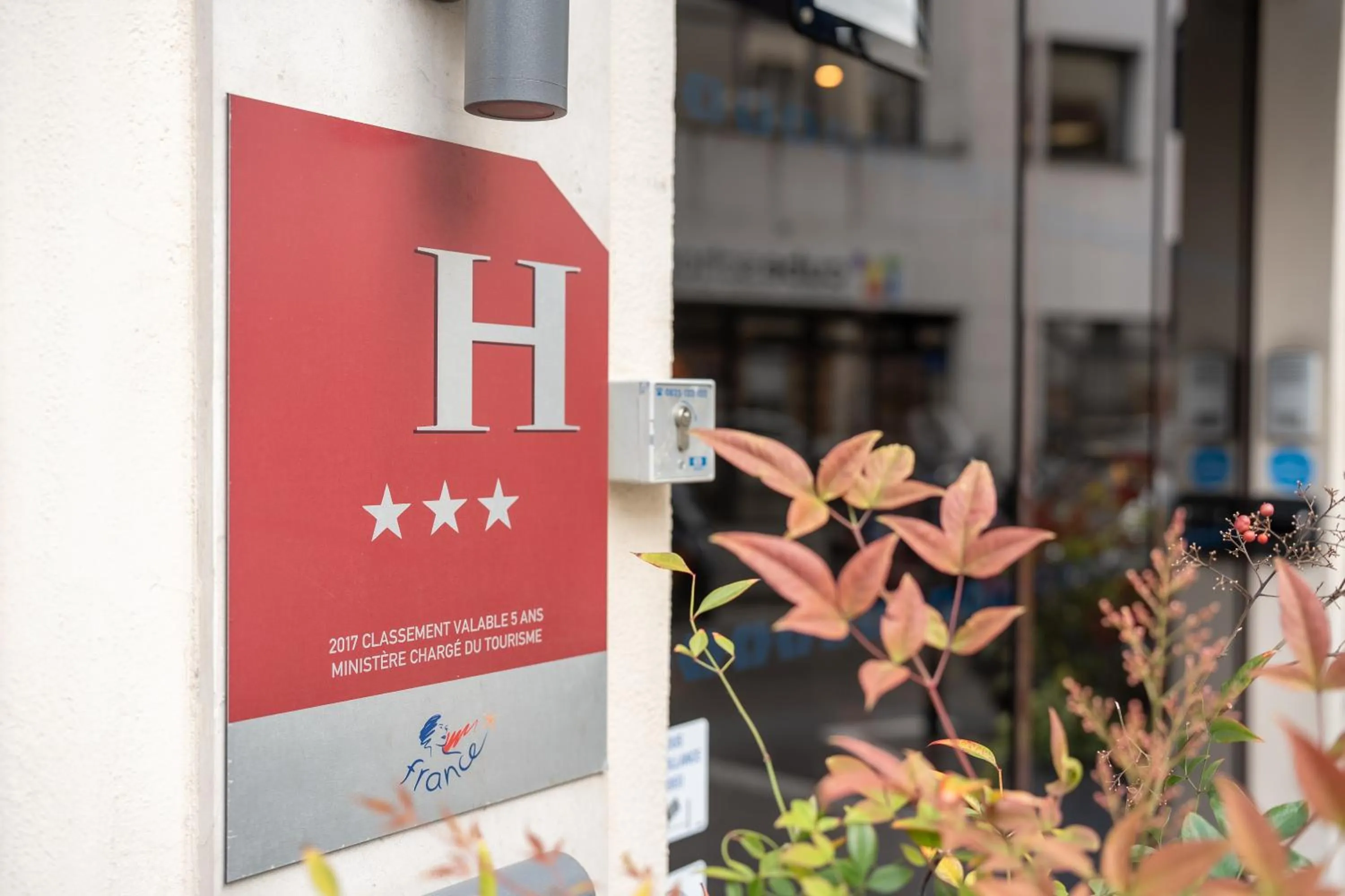 Logo/Certificate/Sign in Hotel De Paris