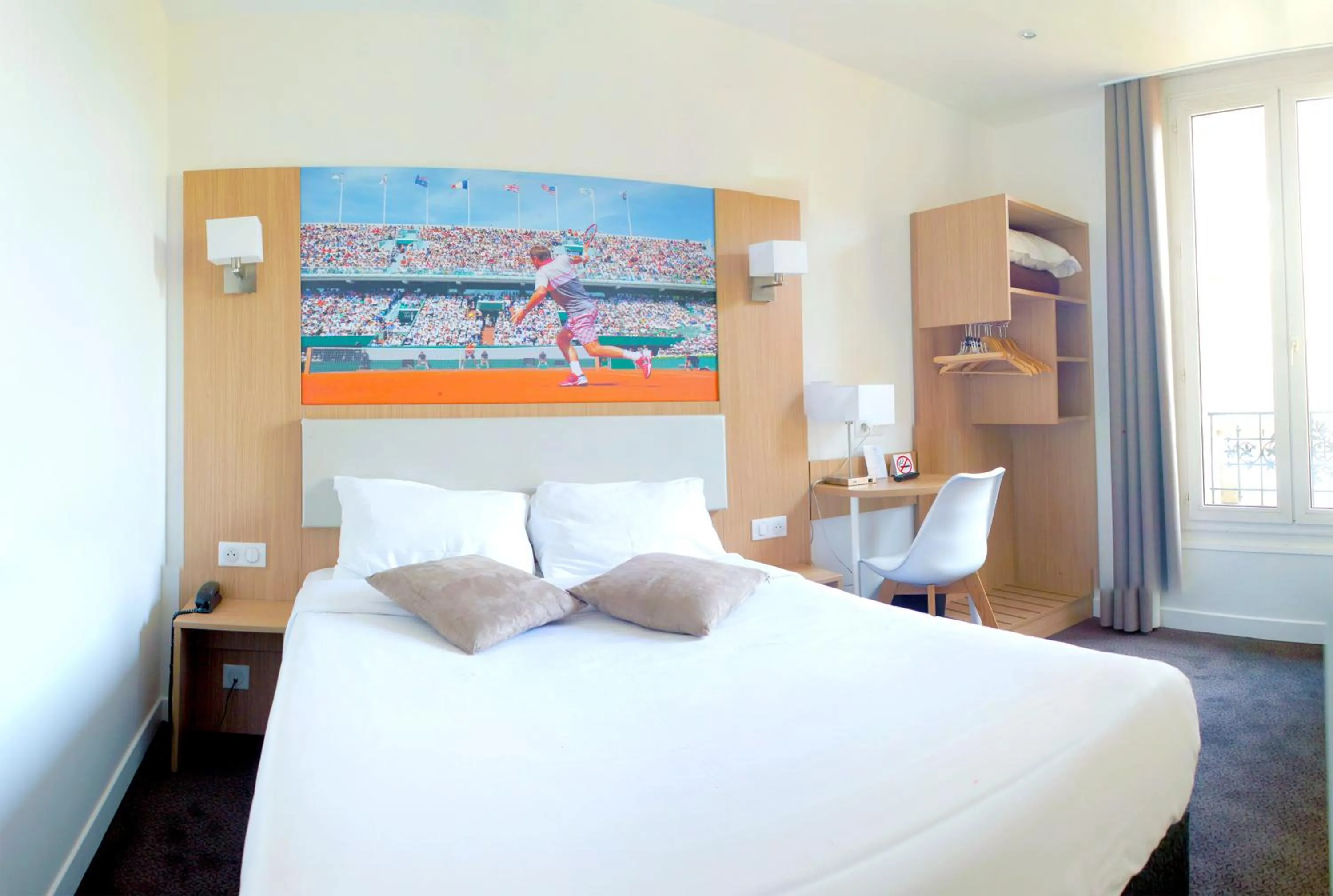 Bed in Hotel De Paris