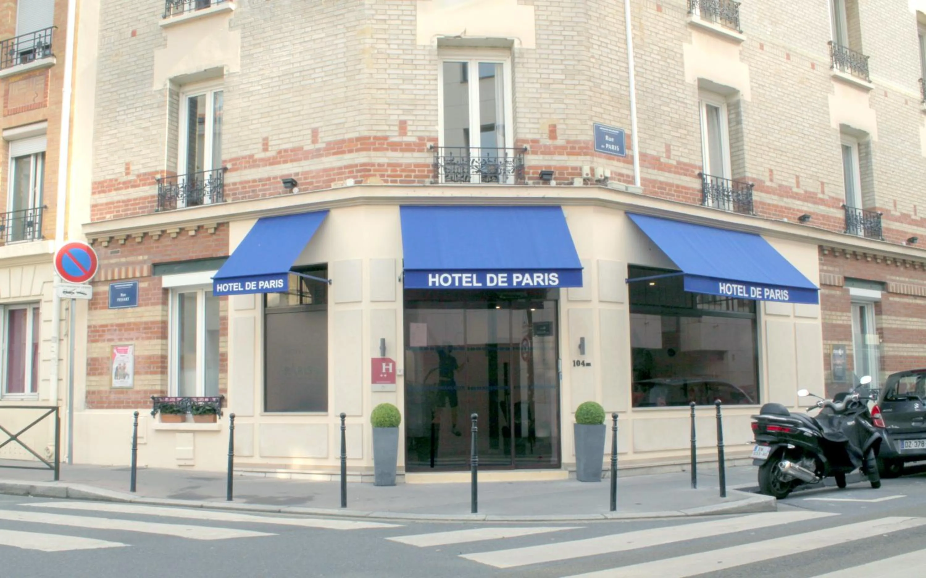 Property building in Hotel De Paris