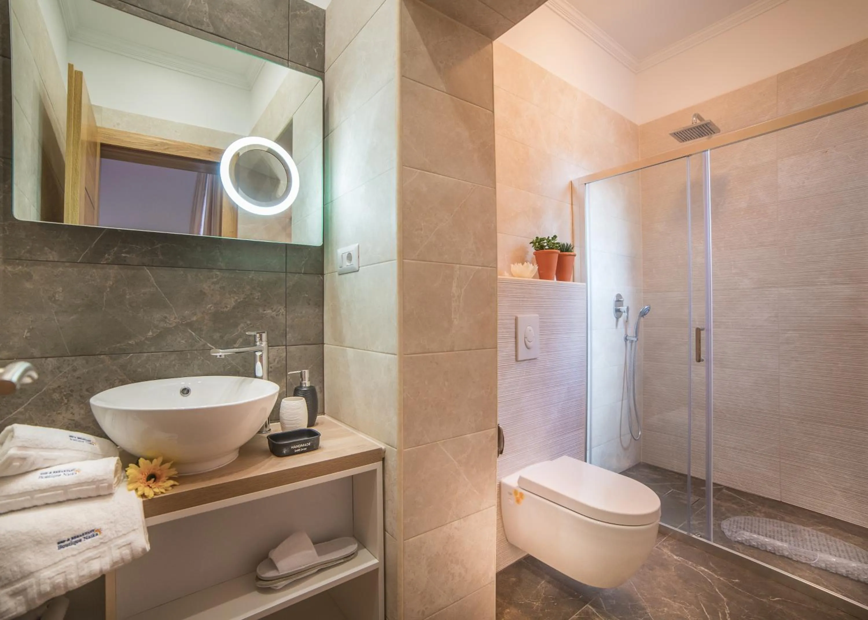 Shower in Hotel Boutique Natka