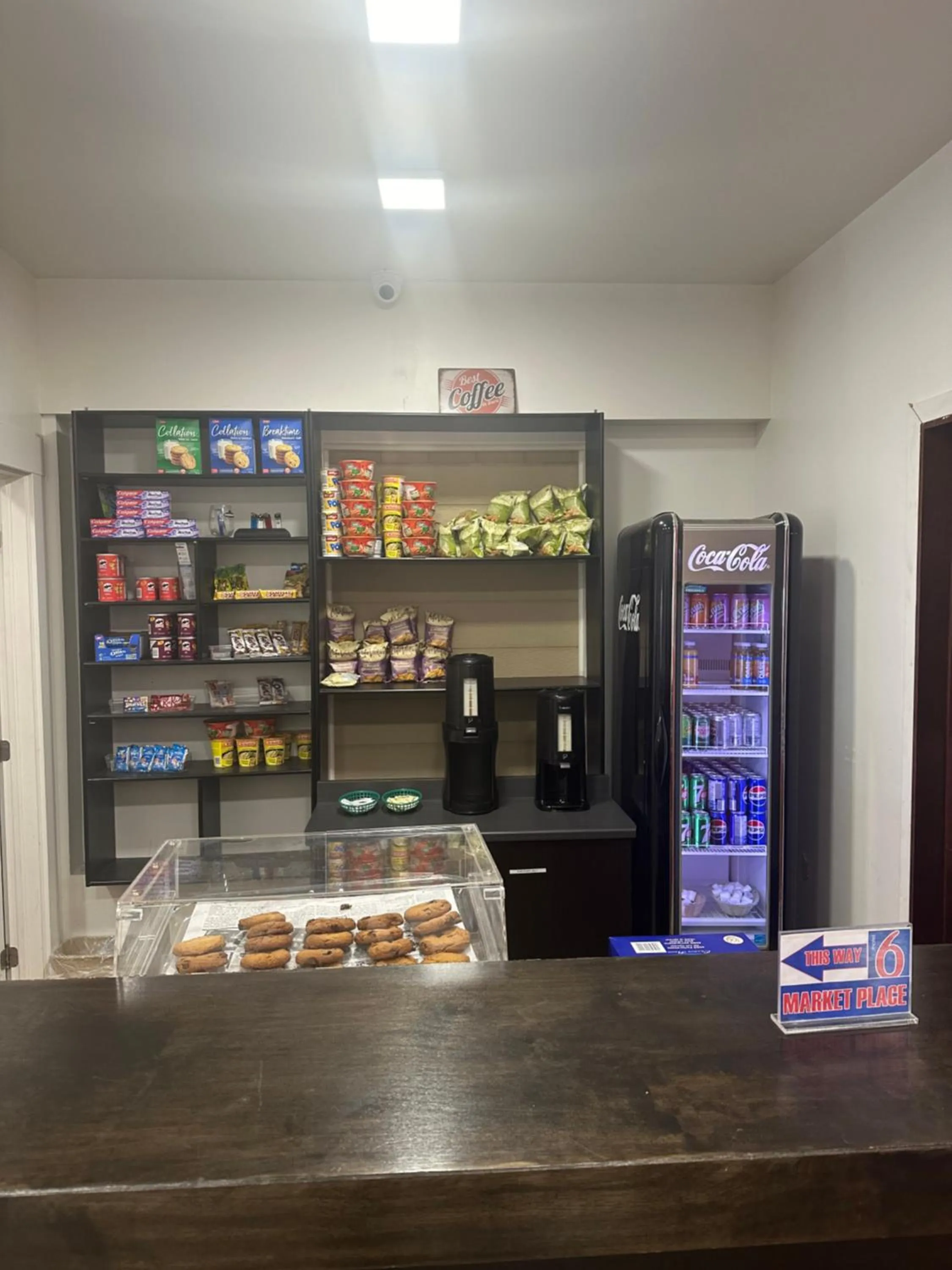 Food and drinks in Motel 6-Moncton, NB