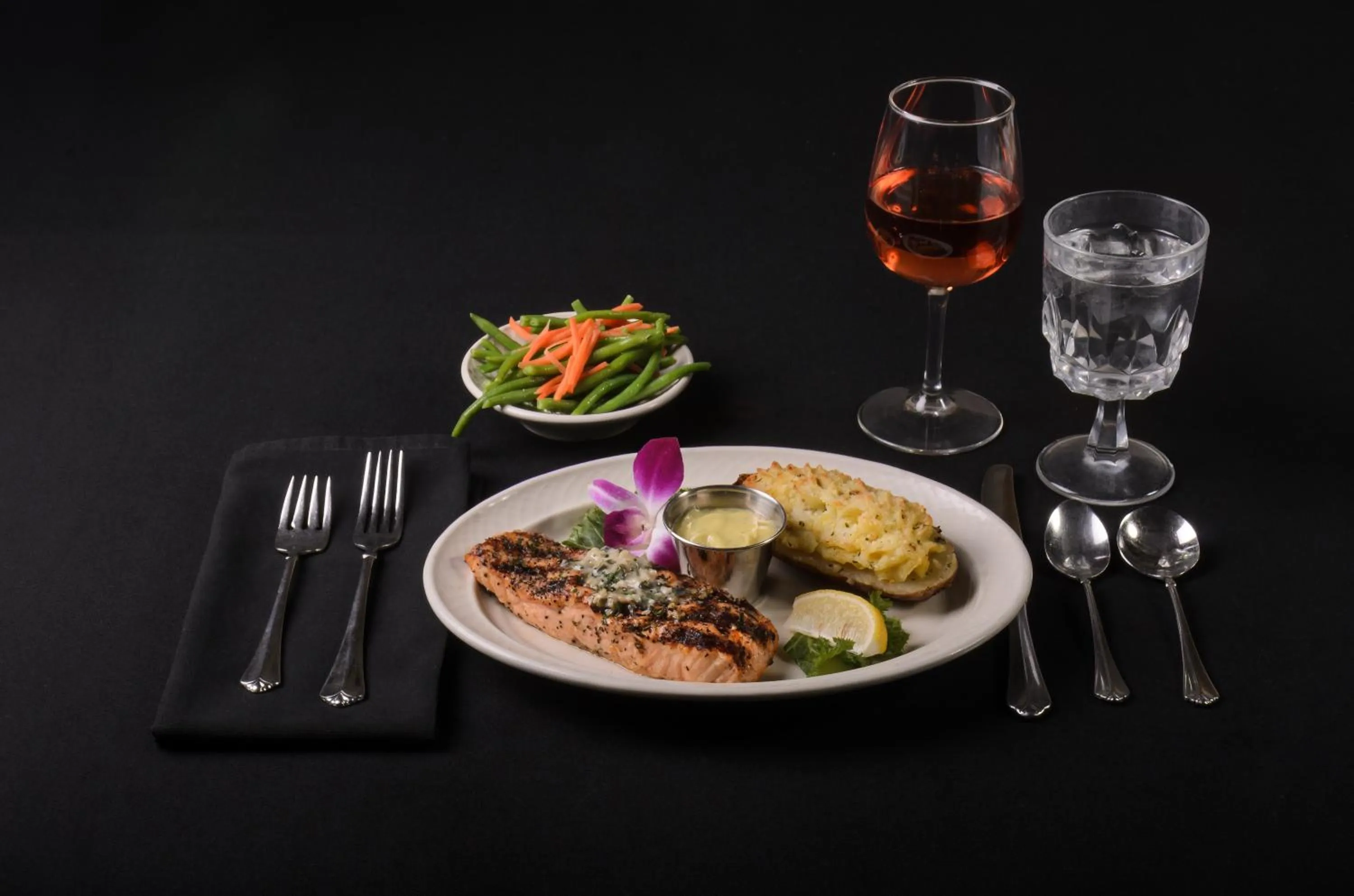 Food and drinks in Town & Country Inn & Resort