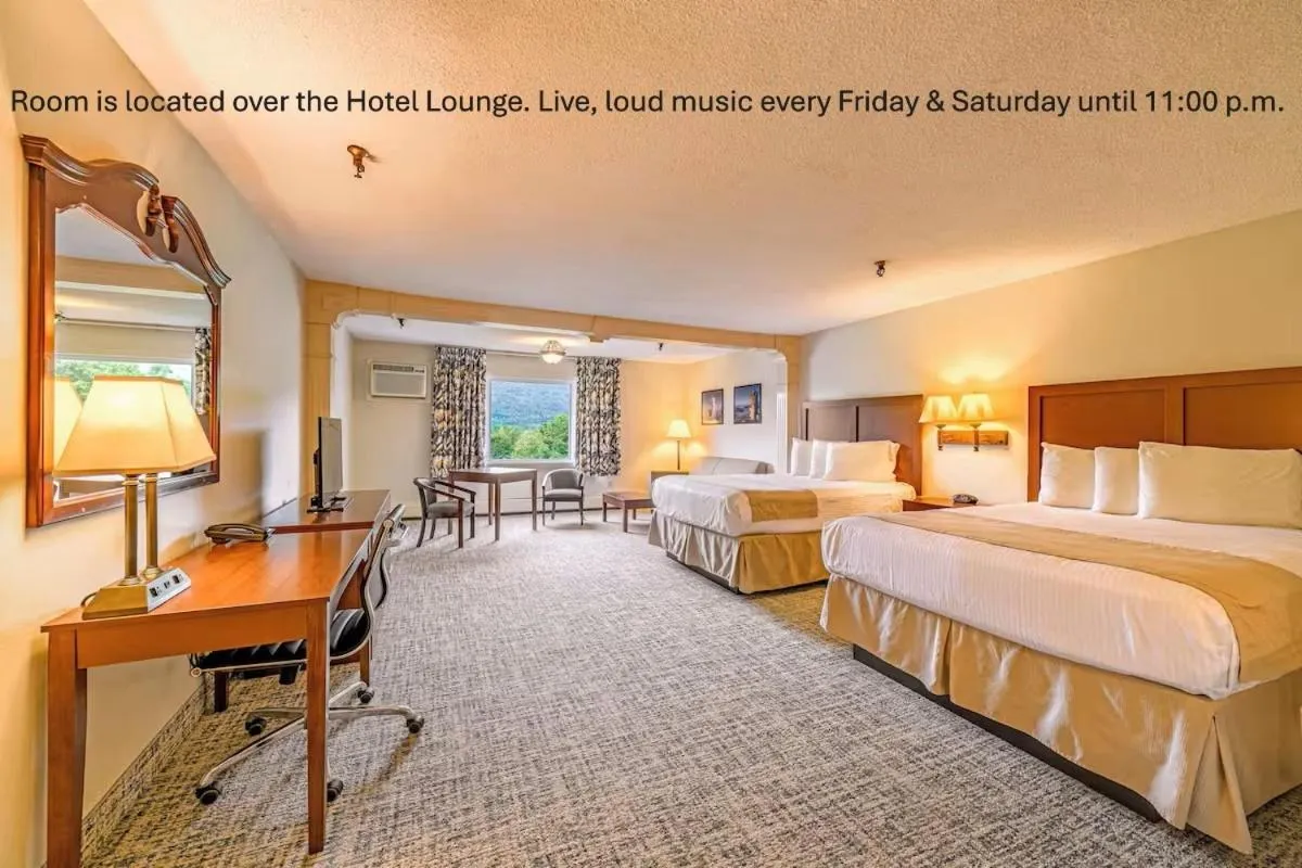 Bed in Town & Country Inn & Resort