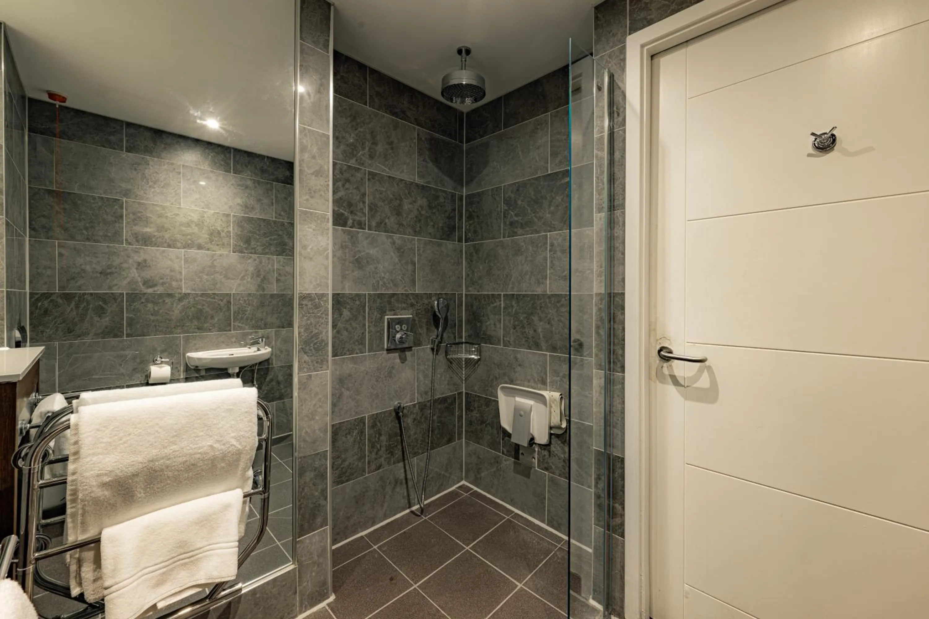 Shower in Dakota Eurocentral