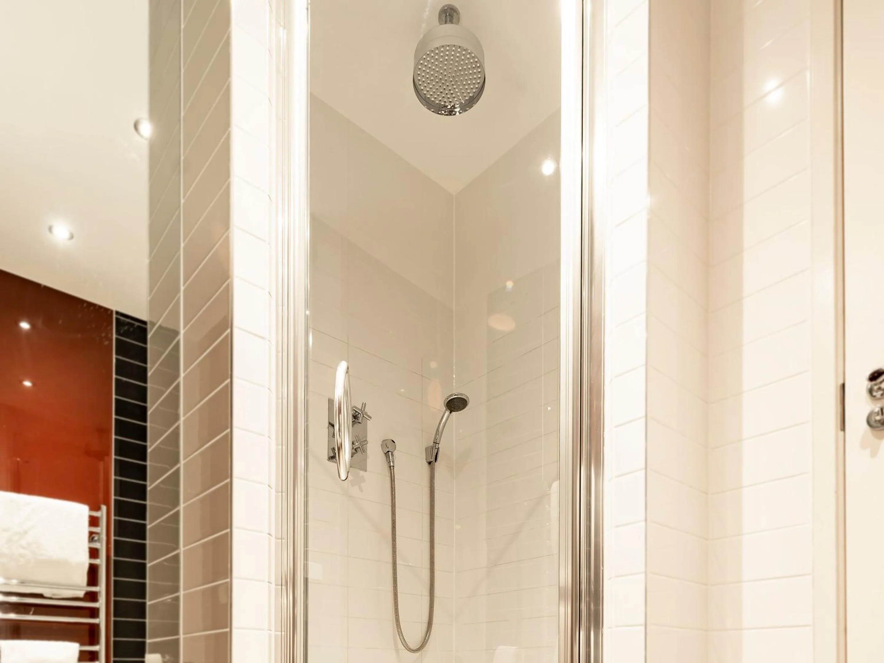 Shower in Dakota Eurocentral