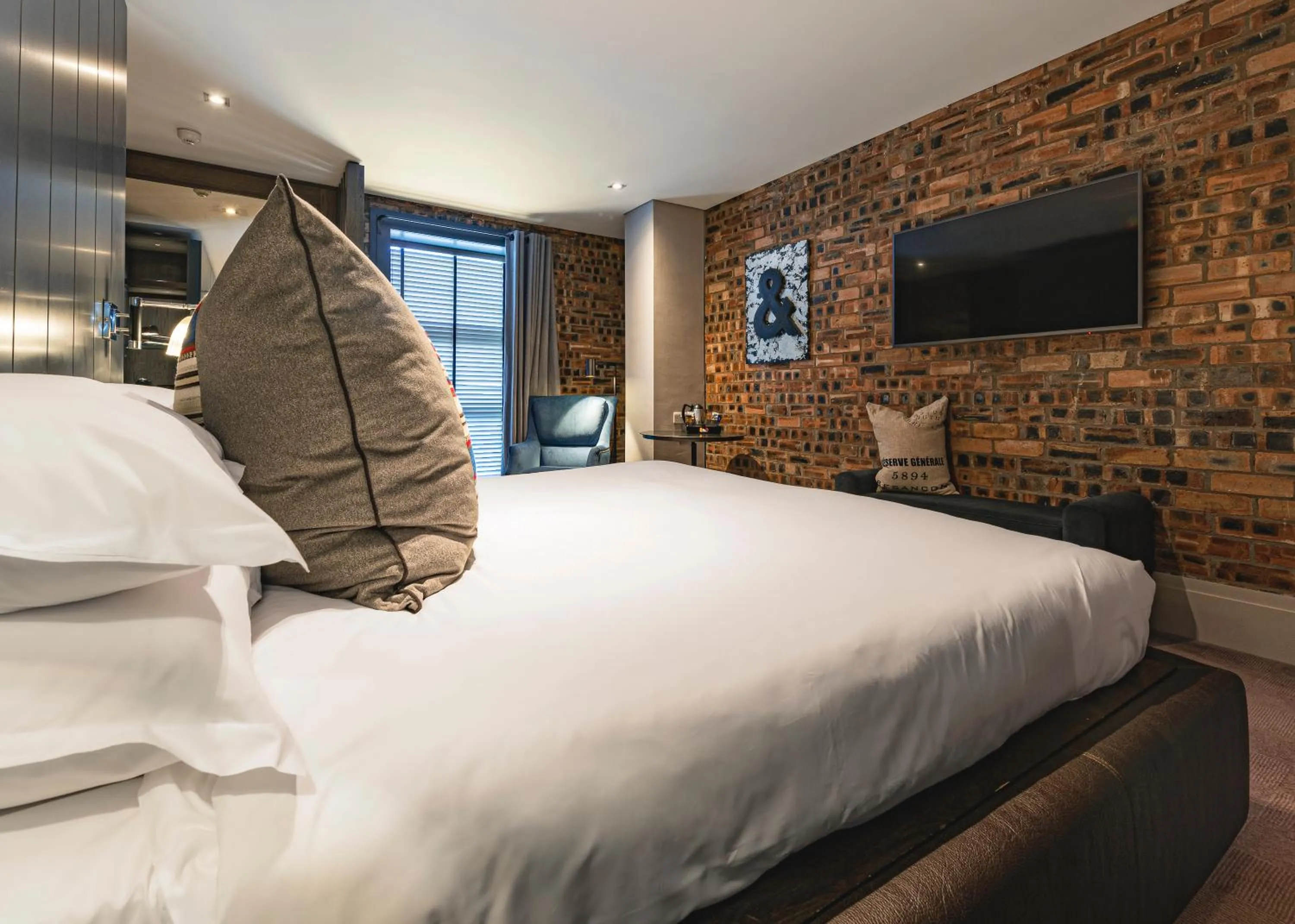 Bedroom, Bed in Dakota Eurocentral