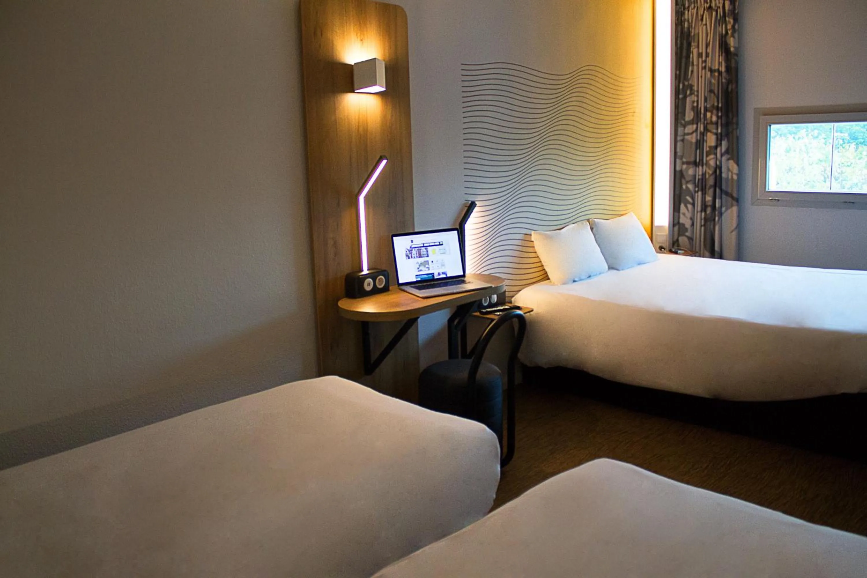 Shower, Bed in B&B HOTEL Lille Centre Grand Palais