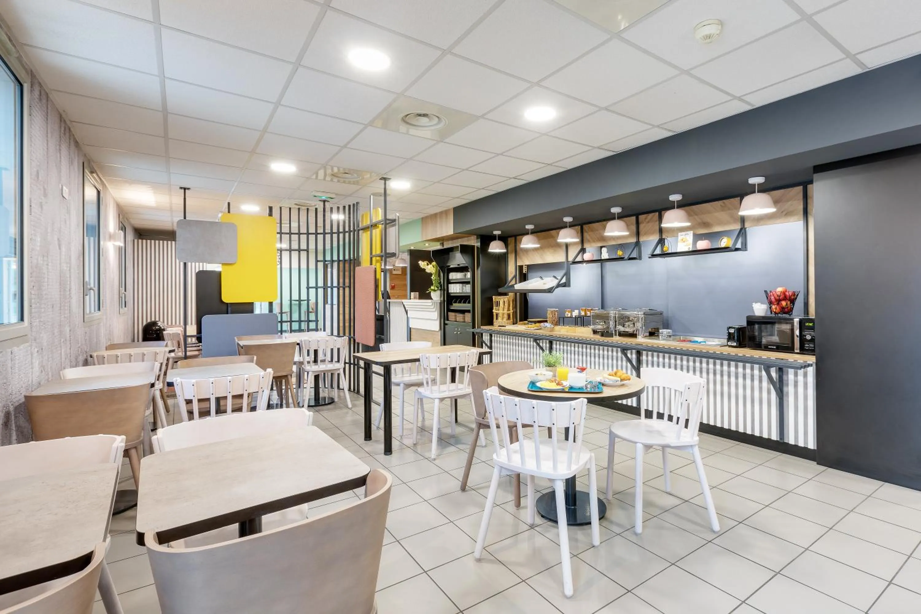 Buffet breakfast in B&B HOTEL Lille Centre Grand Palais