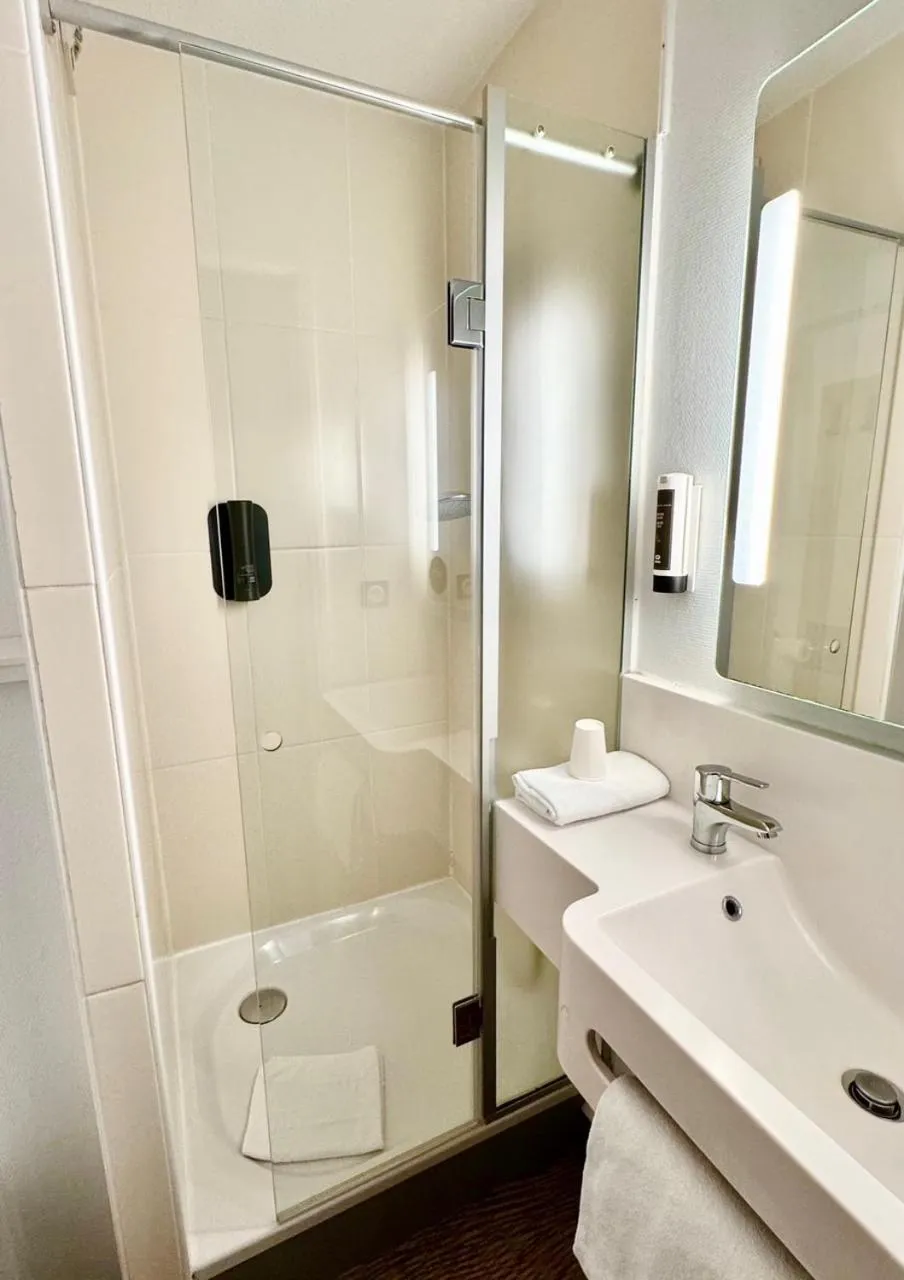 Shower in B&B HOTEL Lille Centre Grand Palais