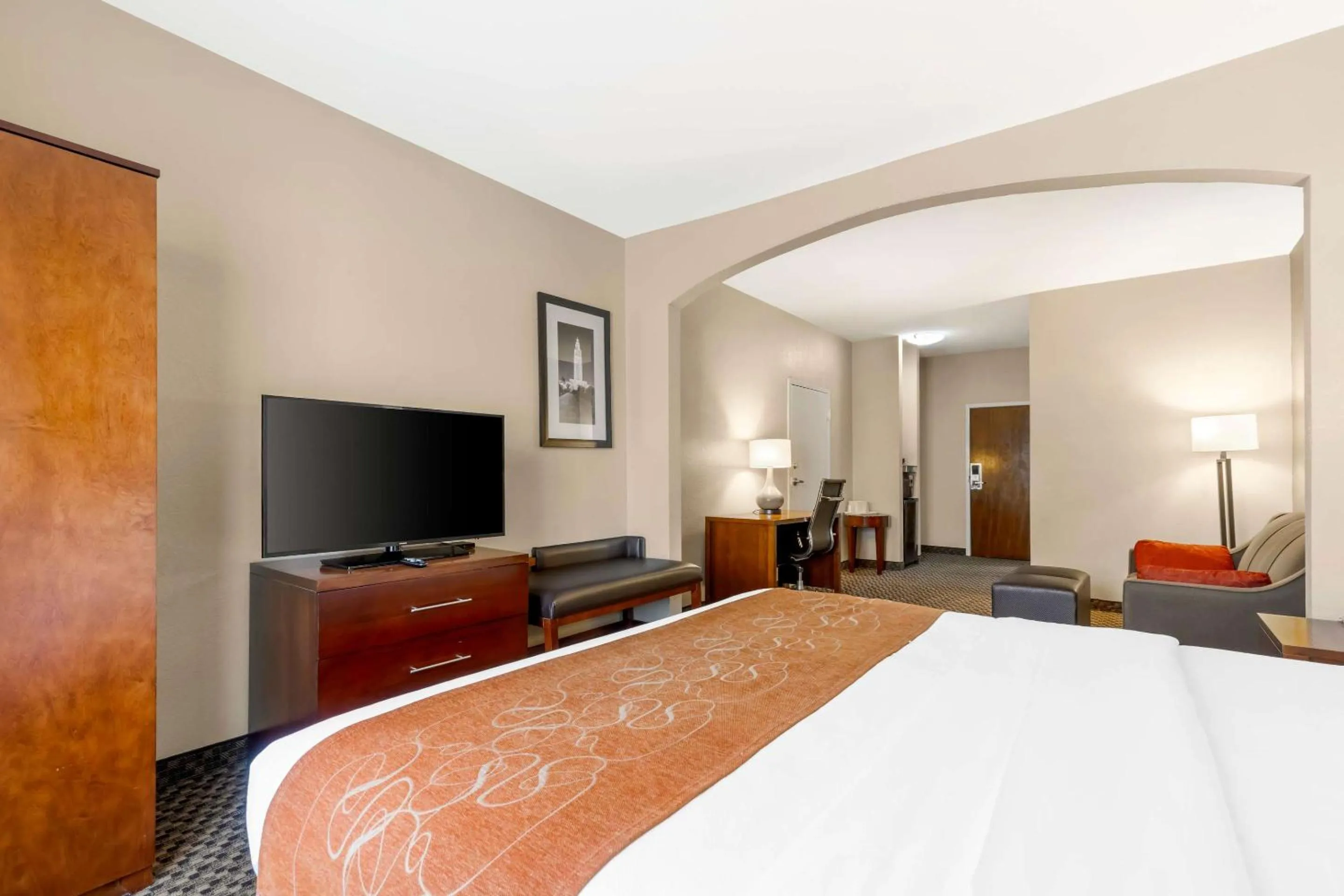 Bedroom, Bed in Comfort Suites Port Allen - Baton Rouge