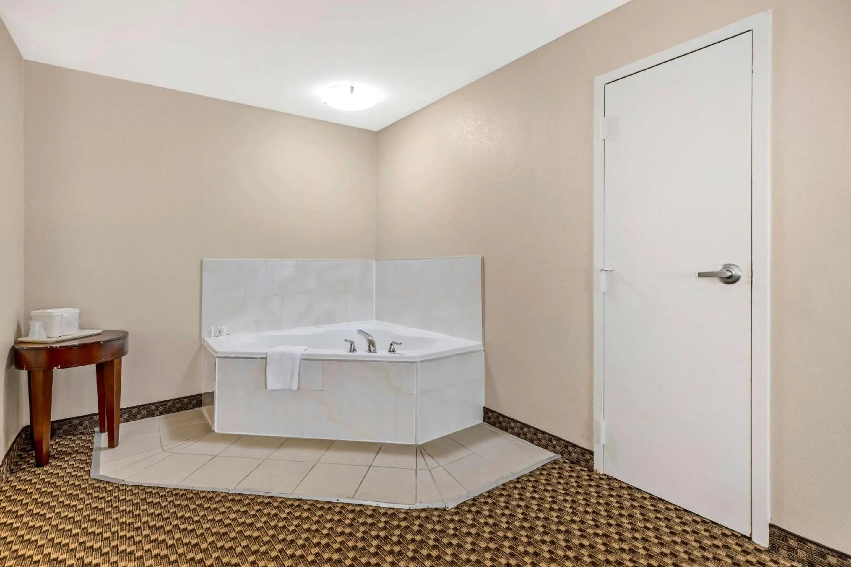 Bedroom in Comfort Suites Port Allen - Baton Rouge