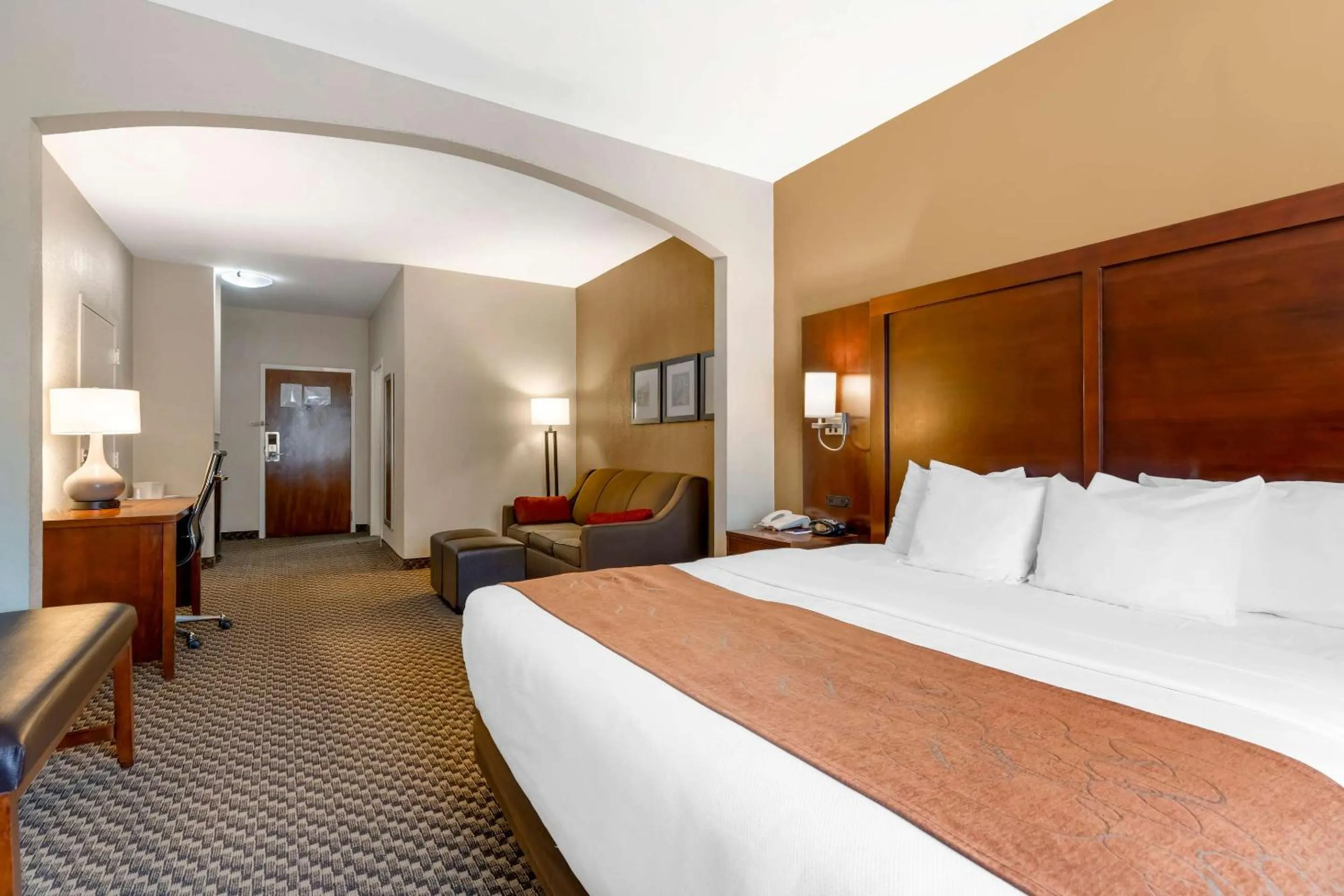 Bedroom, Bed in Comfort Suites Port Allen - Baton Rouge