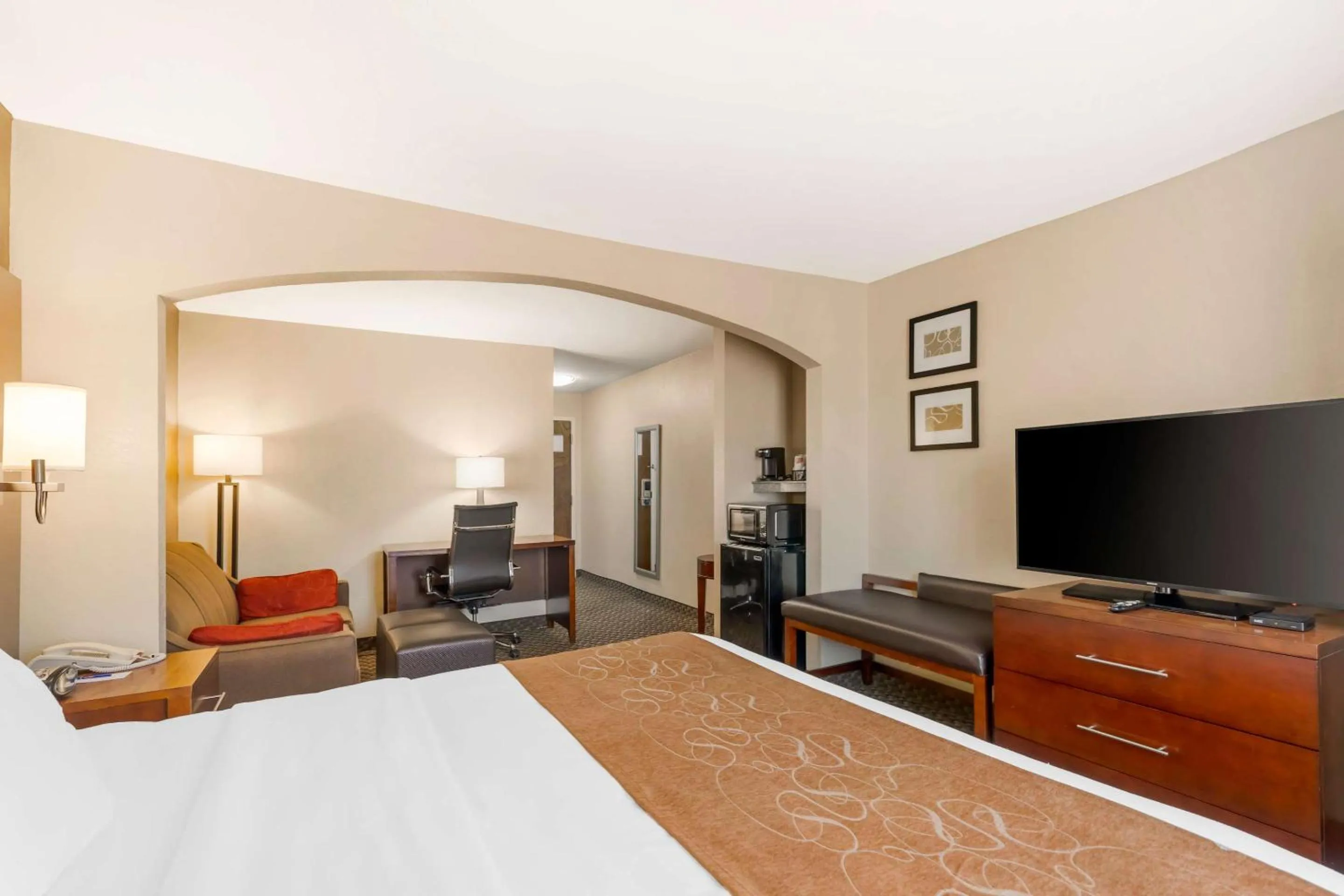 Bedroom, Bed in Comfort Suites Port Allen - Baton Rouge