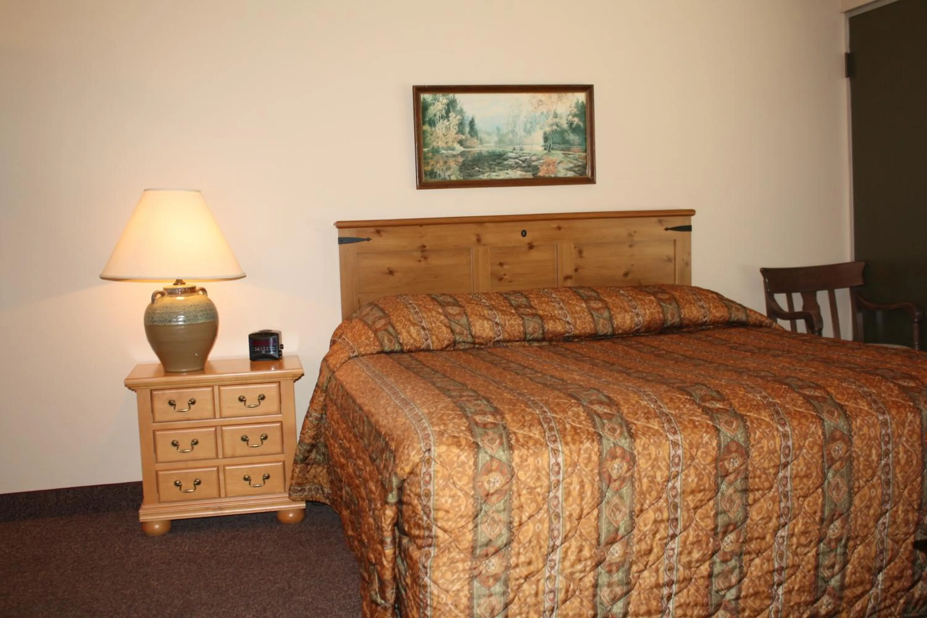 Bed in Outback Roadhouse Motel & Suites Branson