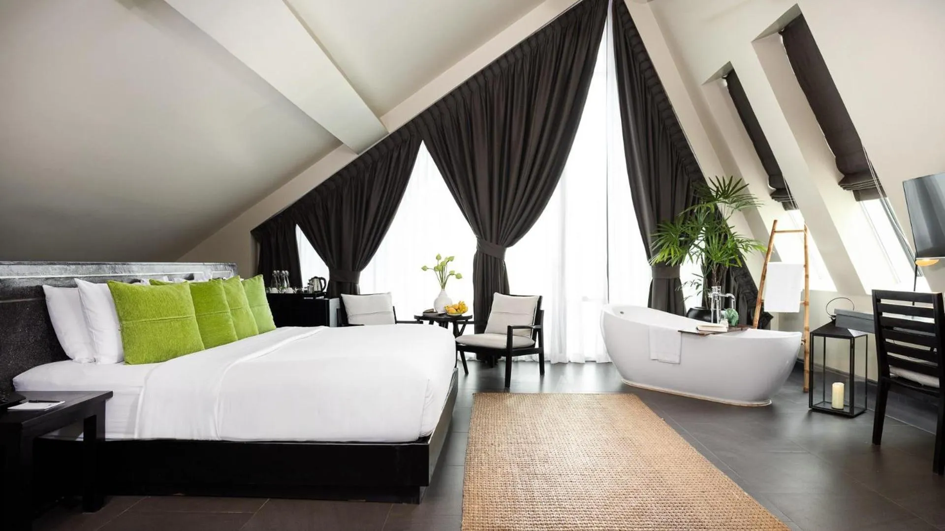 Photo of the whole room, Bed in Anjali by Syphon