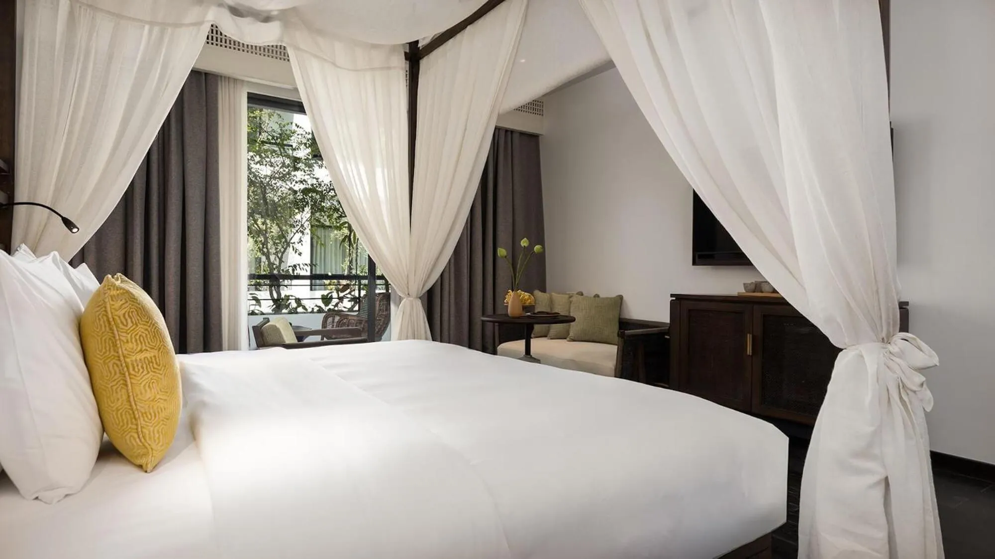 Photo of the whole room, Bed in Anjali by Syphon