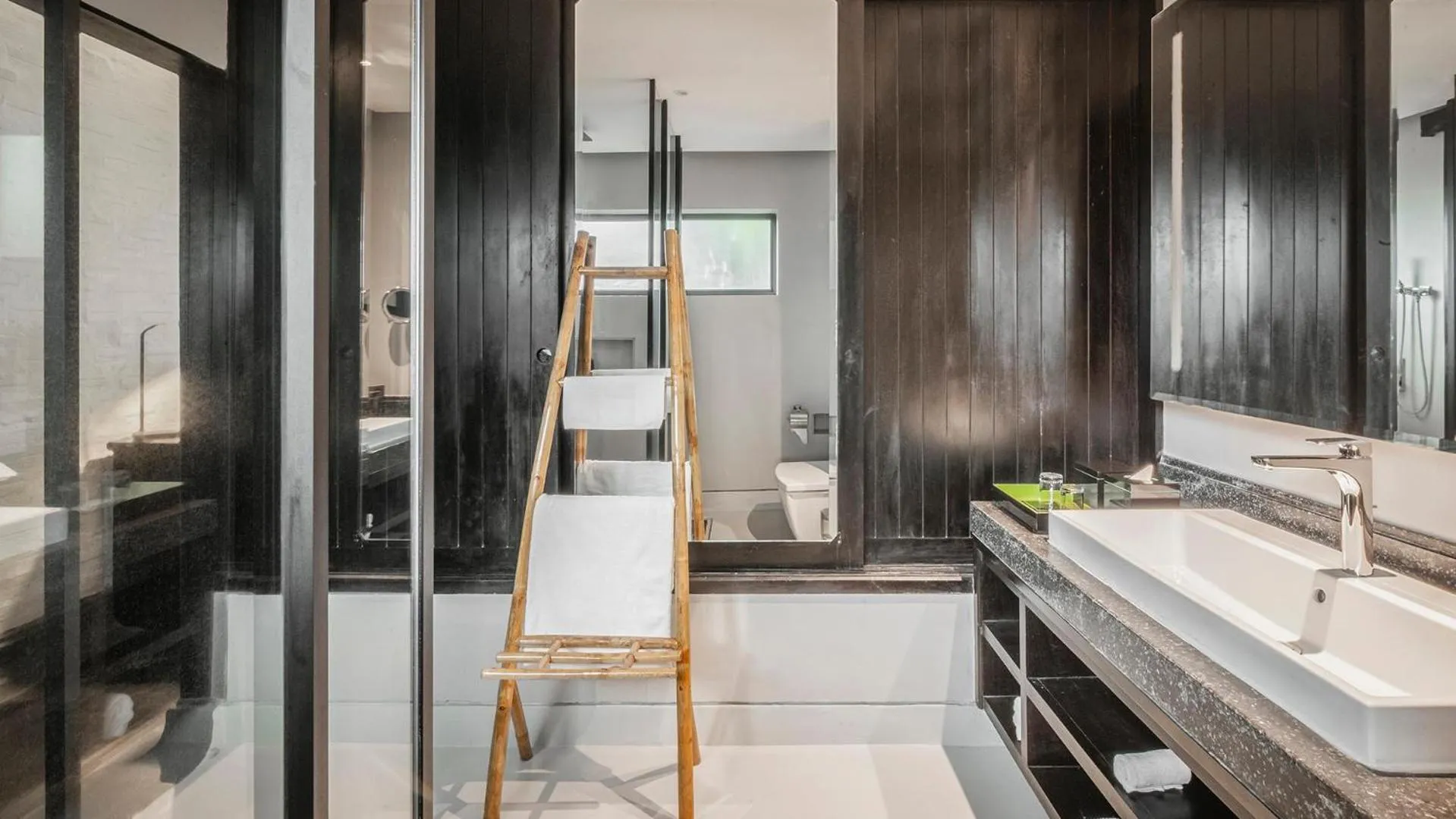 Shower in Anjali by Syphon