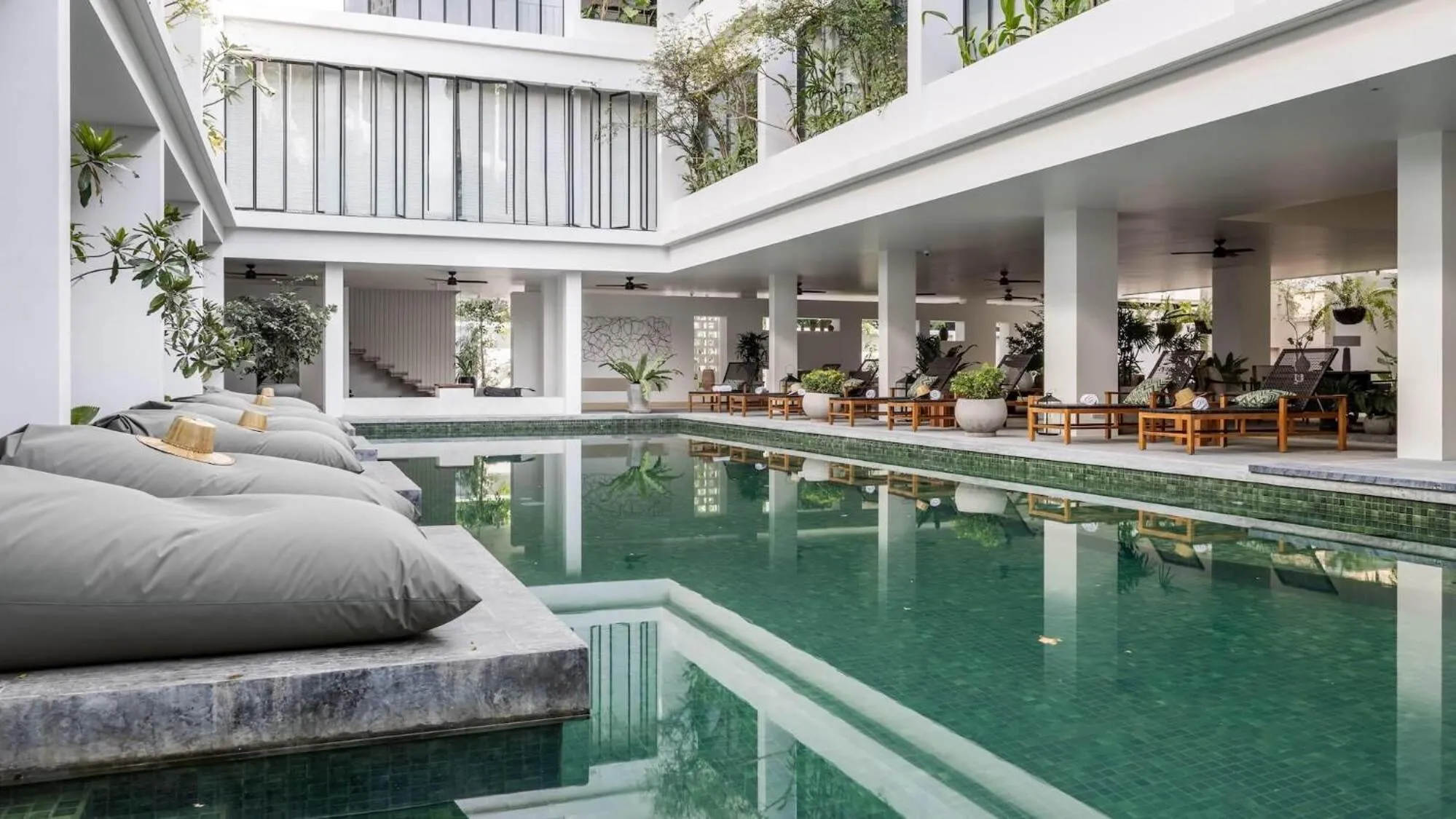 Swimming pool in Anjali by Syphon