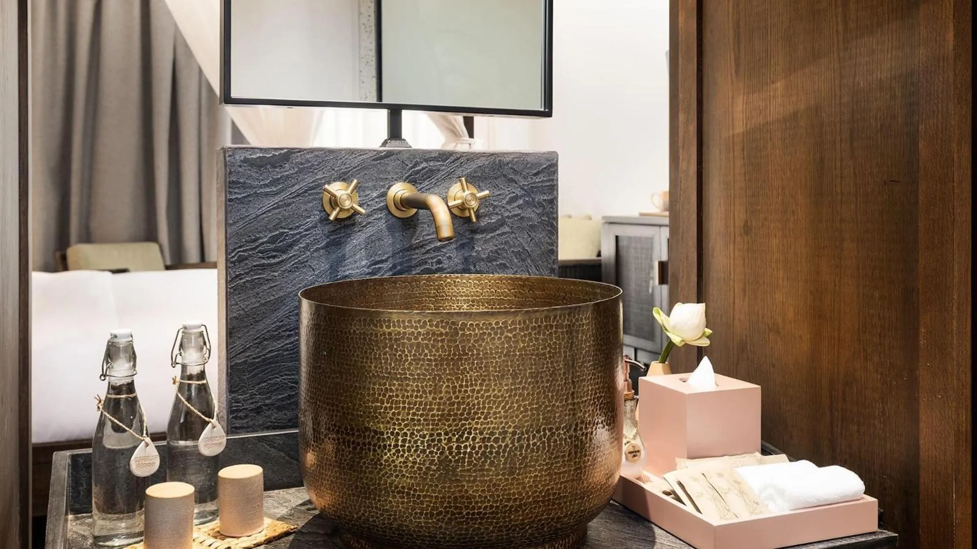 Photo of the whole room in Anjali by Syphon