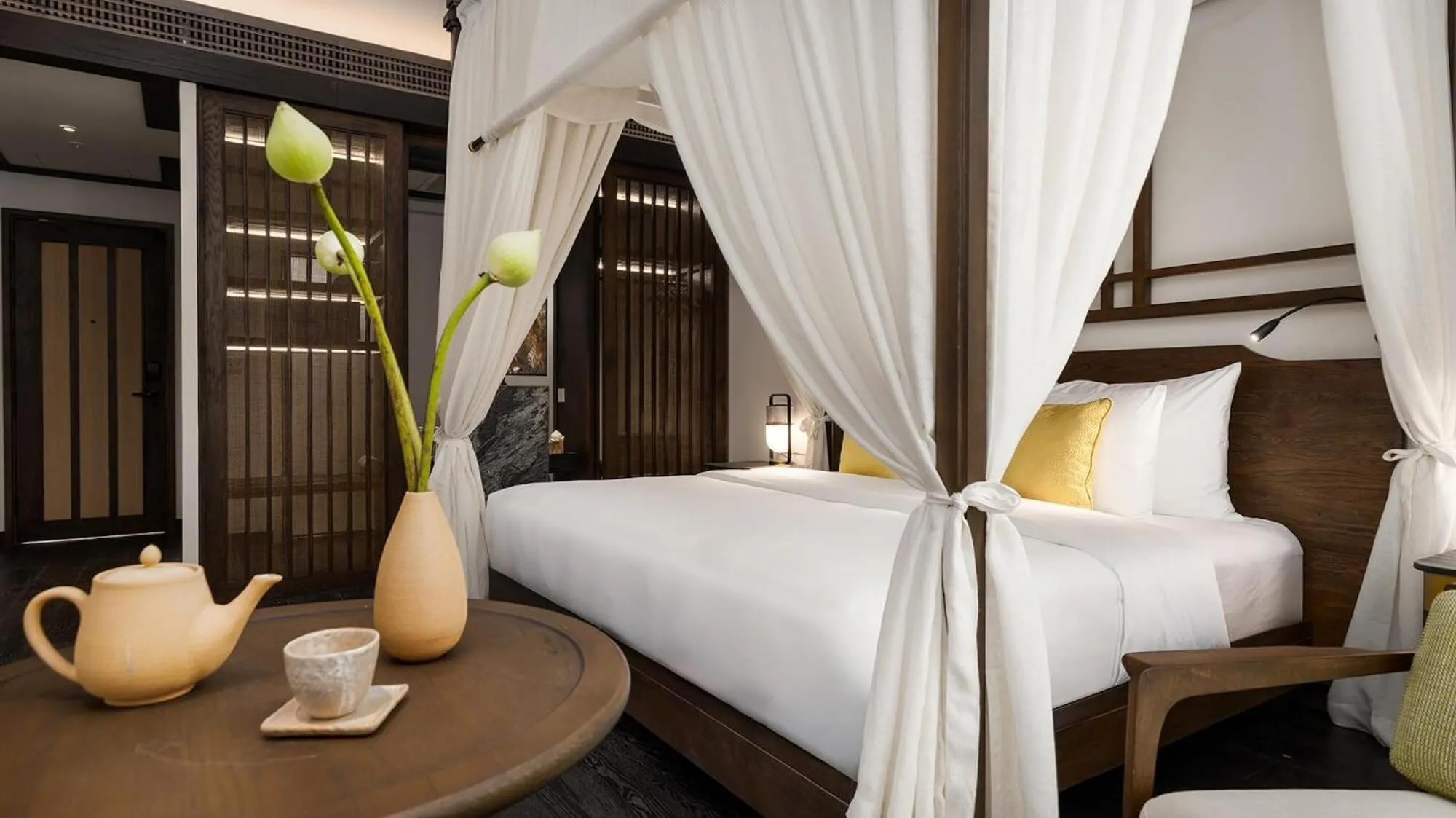 Photo of the whole room, Bed in Anjali by Syphon