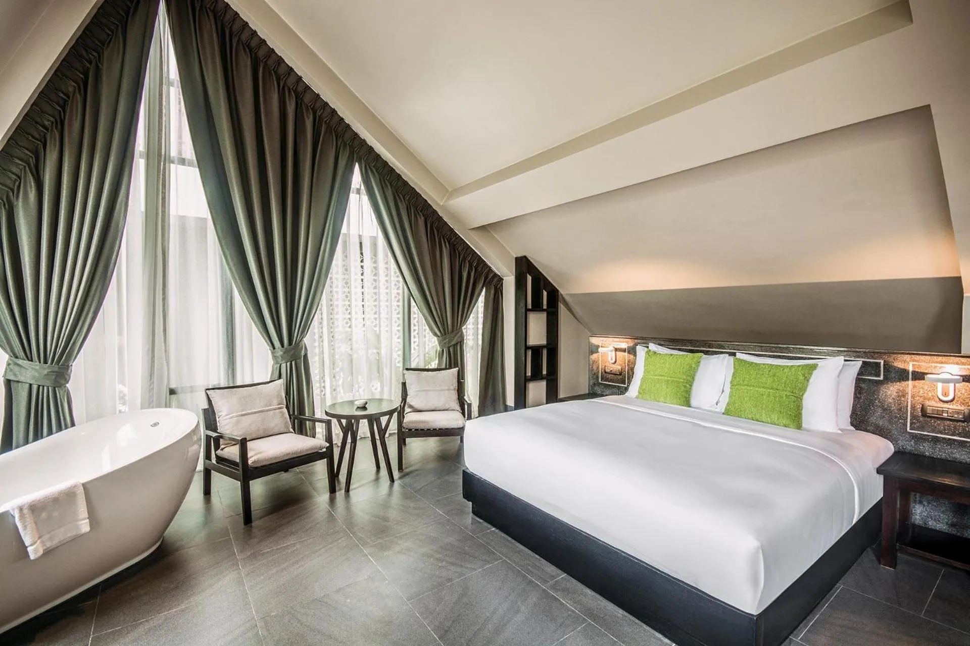 Photo of the whole room, Bed in Anjali by Syphon