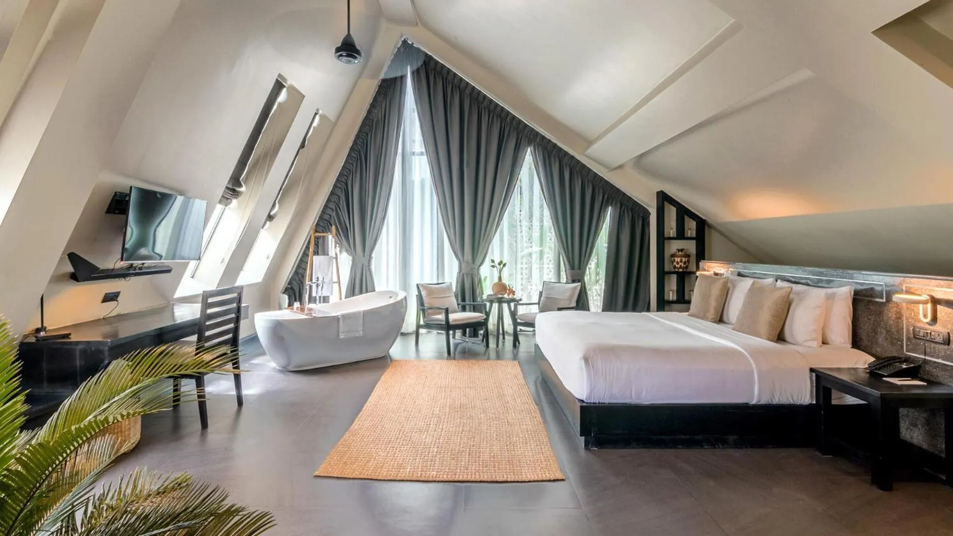 Photo of the whole room, Bed in Anjali by Syphon