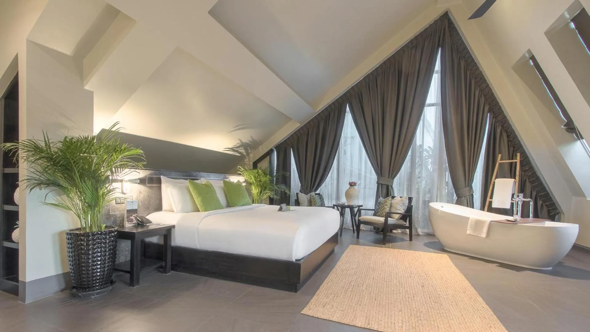 Photo of the whole room, Bed in Anjali by Syphon