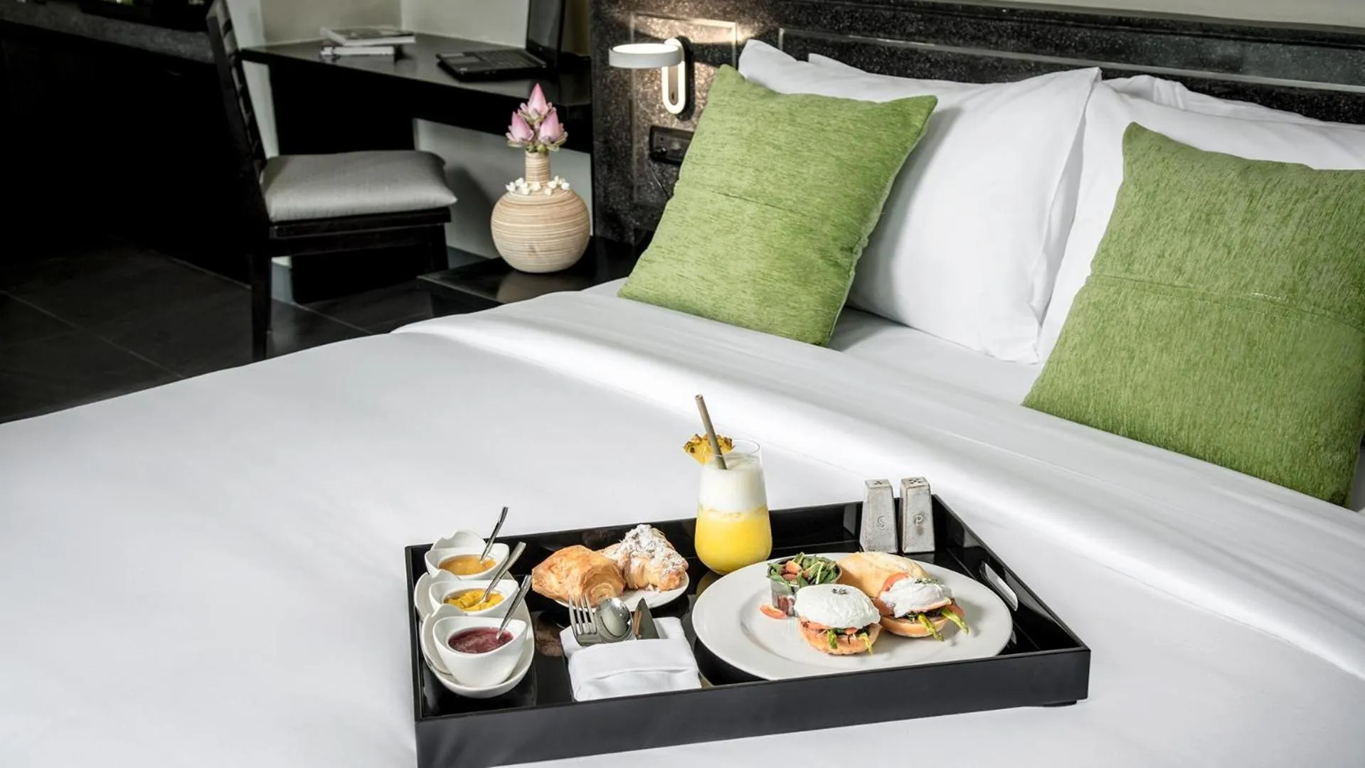 Photo of the whole room, Bed in Anjali by Syphon