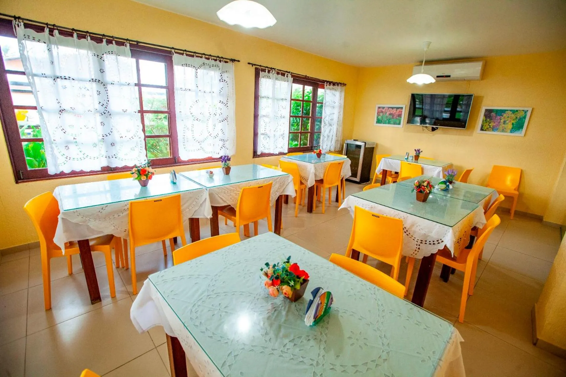 Restaurant/places to eat in Brisamar Hotel Pousada