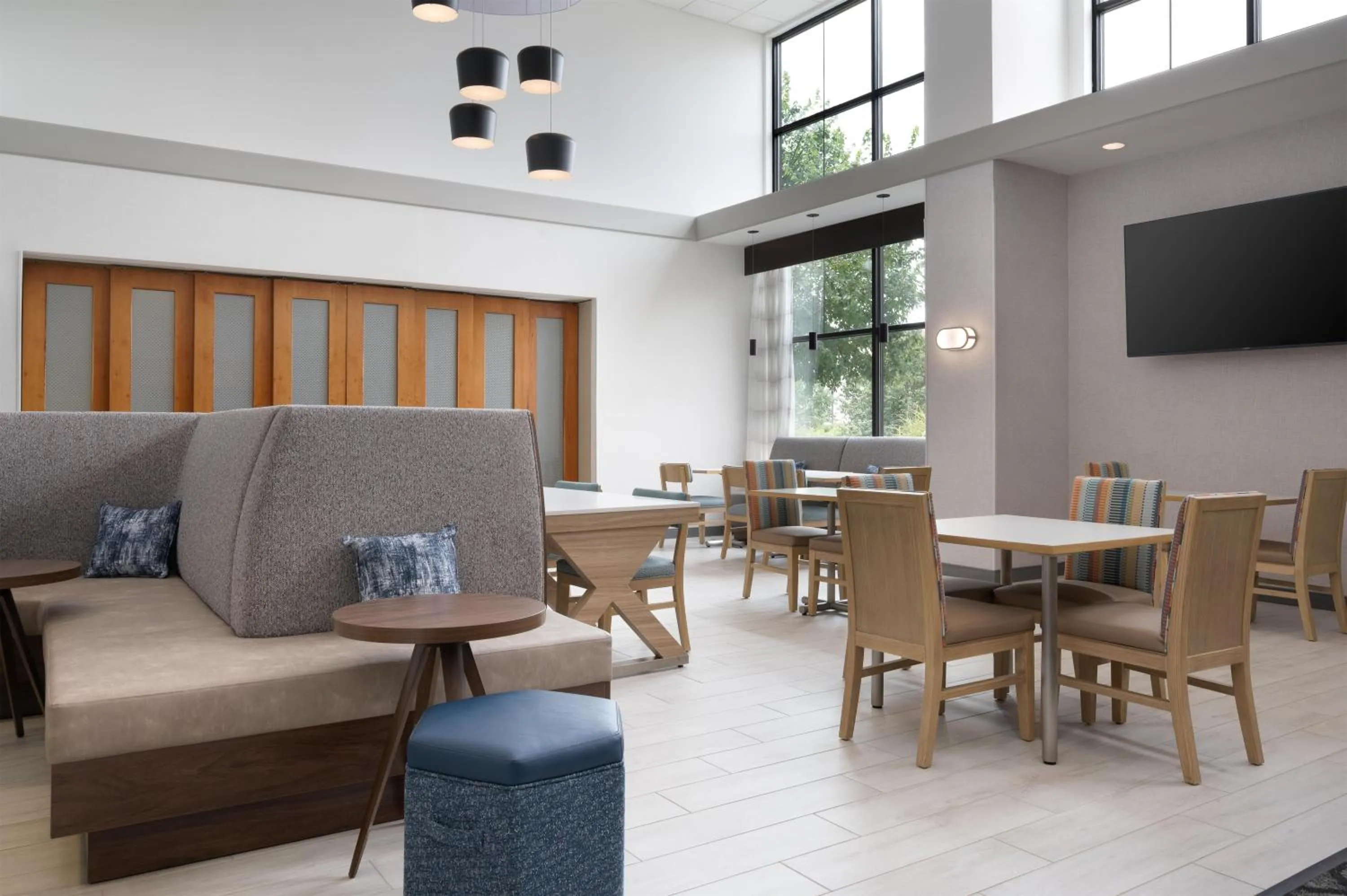 Lobby or reception in Hampton Inn & Suites Wilkes-Barre