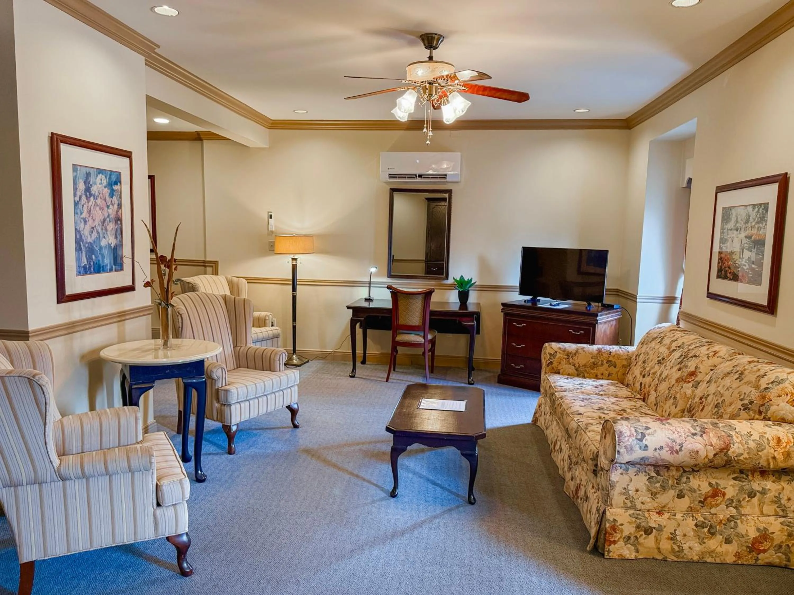 TV and multimedia in Inn on the Lake