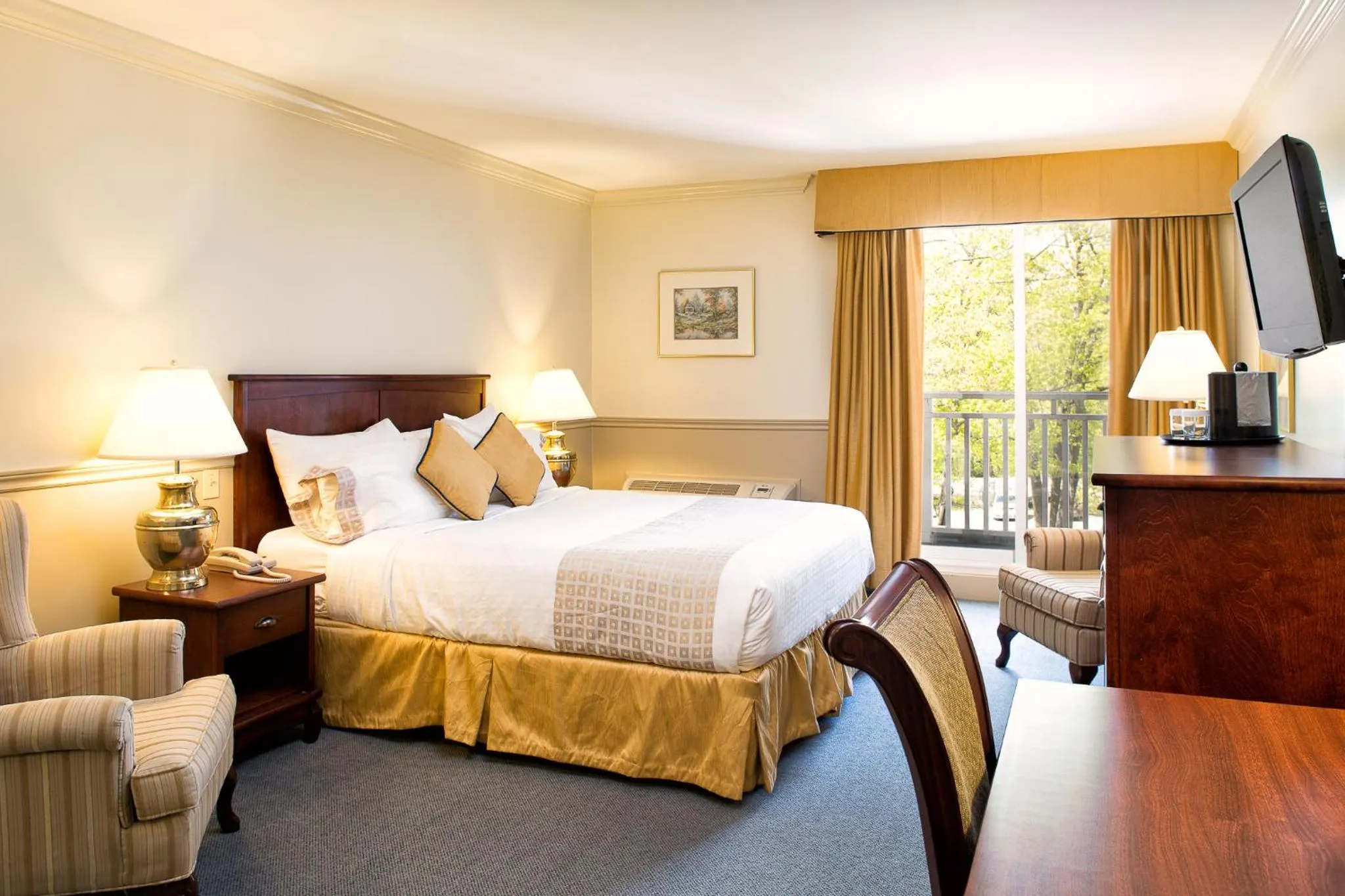 Bedroom, Bed in Inn on the Lake