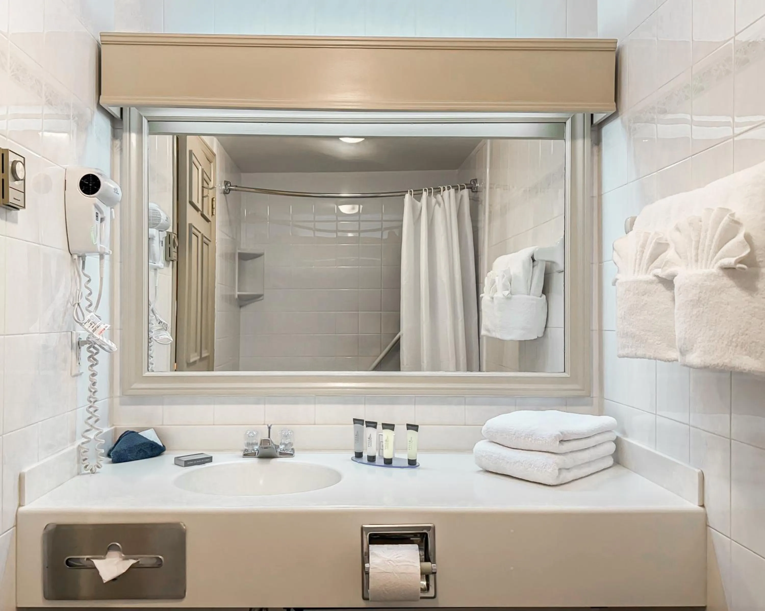 Shower in Inn on the Lake