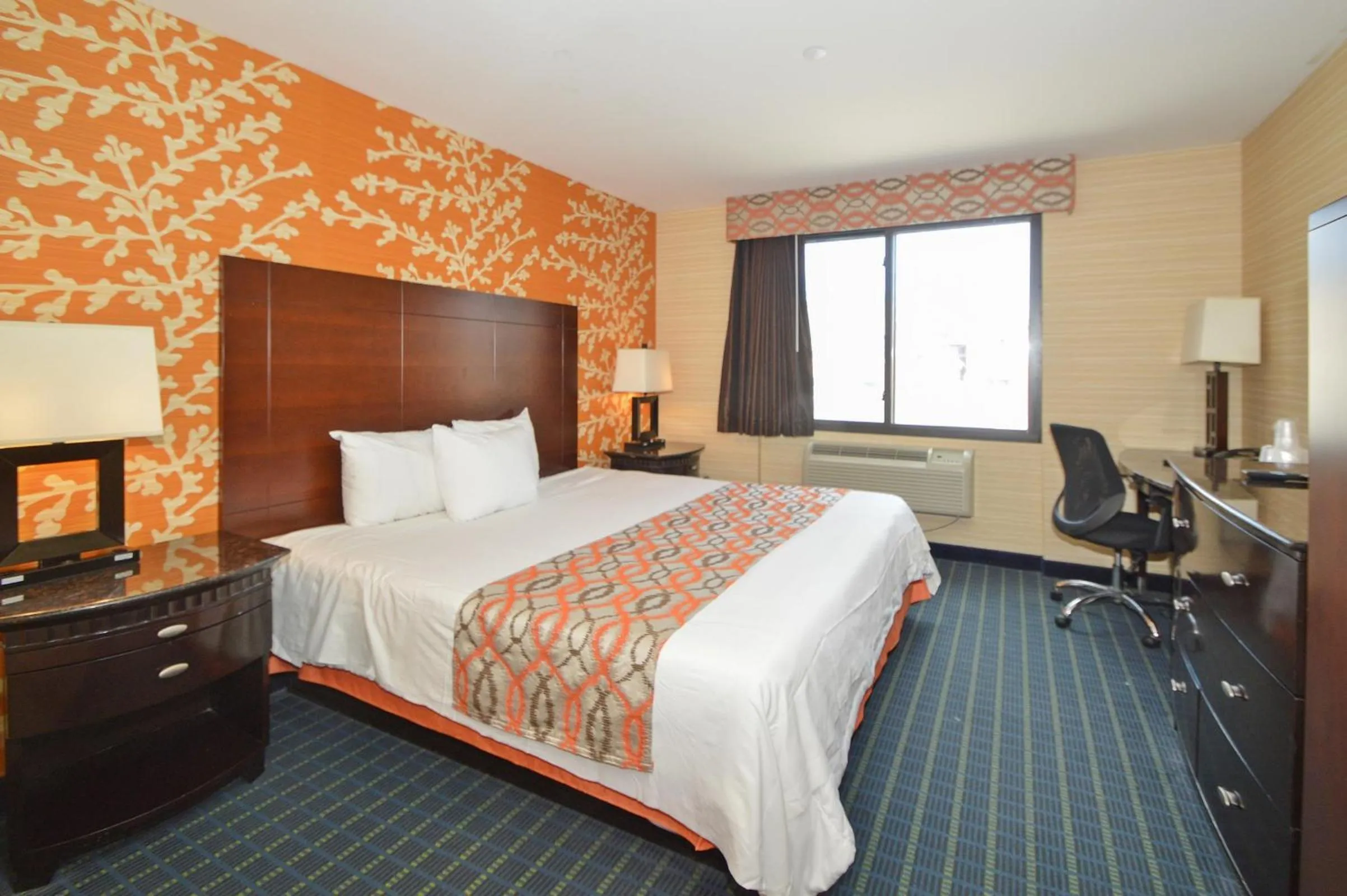 Photo of the whole room, Bed in Corona Hotel New York - LaGuardia Airport